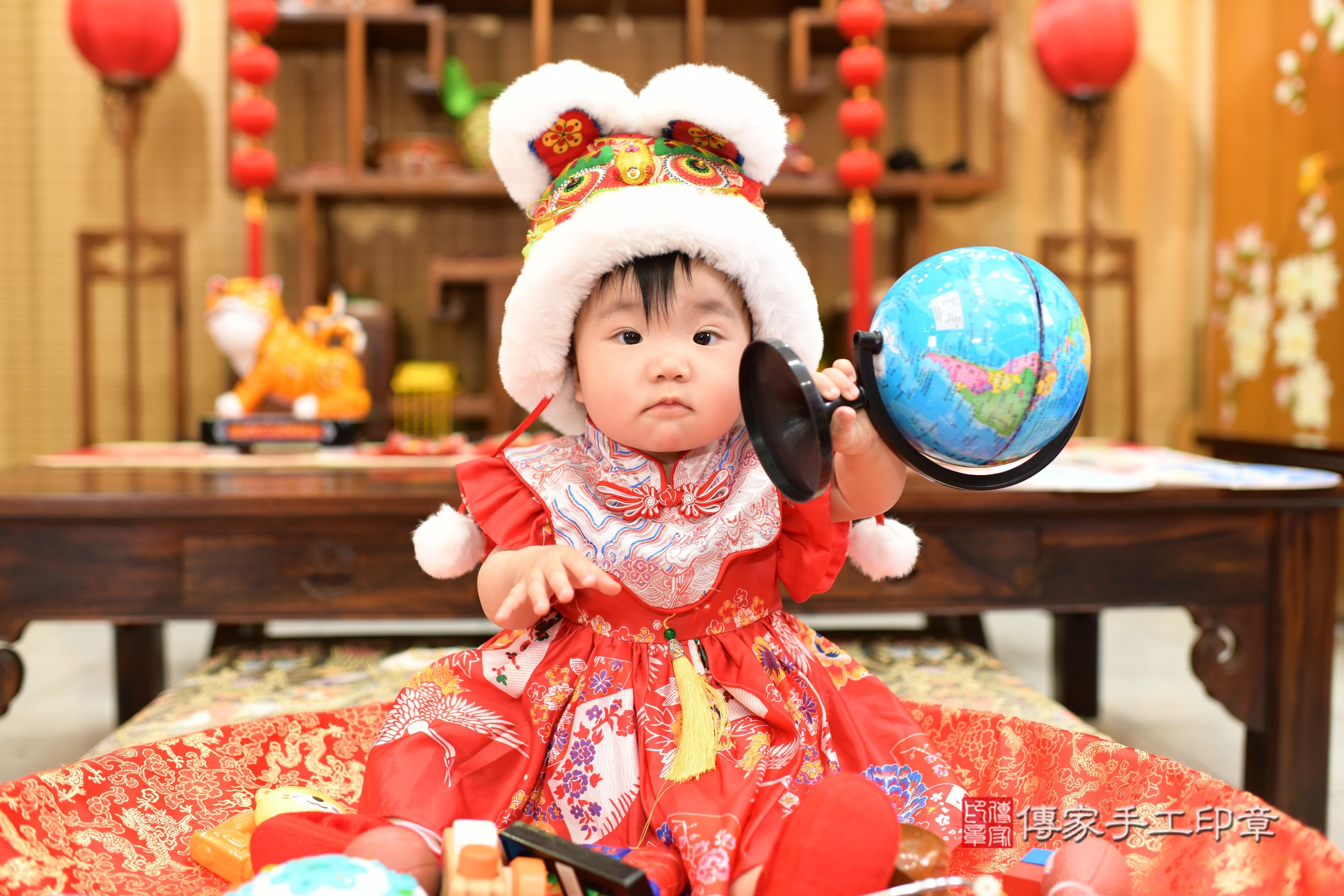 傳家手工印章台南店、抓周、度脺、中國風會場、傳家嬰兒古禮、吉祥話、抓周道具物品24種、拍照。抓周證書。寶寶抓周、滿周歲、生日快樂、祝福
