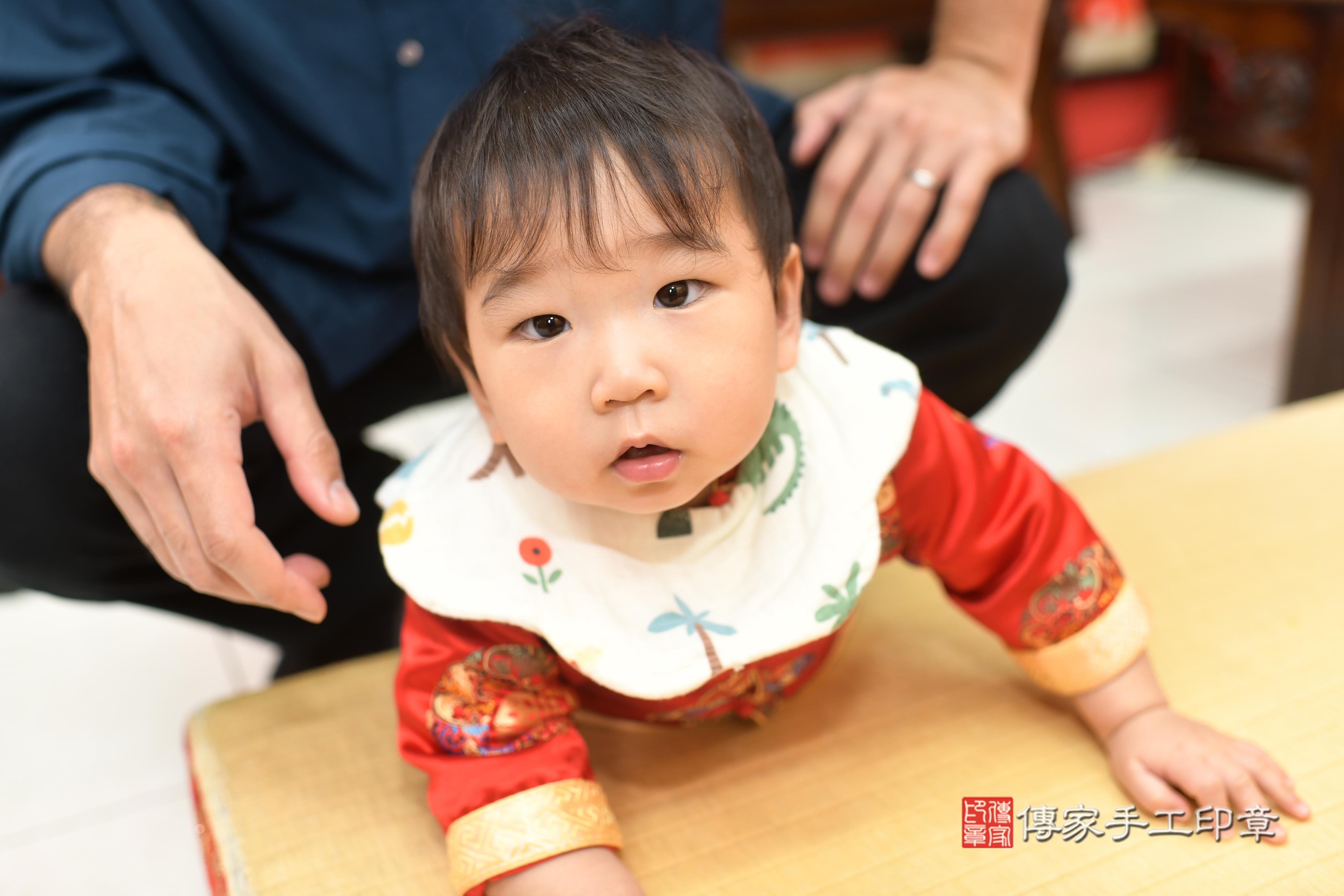 傳家手工印章高雄店、抓周、度脺、中國風會場、傳家嬰兒古禮、吉祥話、抓周道具物品24種、拍照。抓周證書。寶寶抓周、滿周歲、生日快樂、祝福