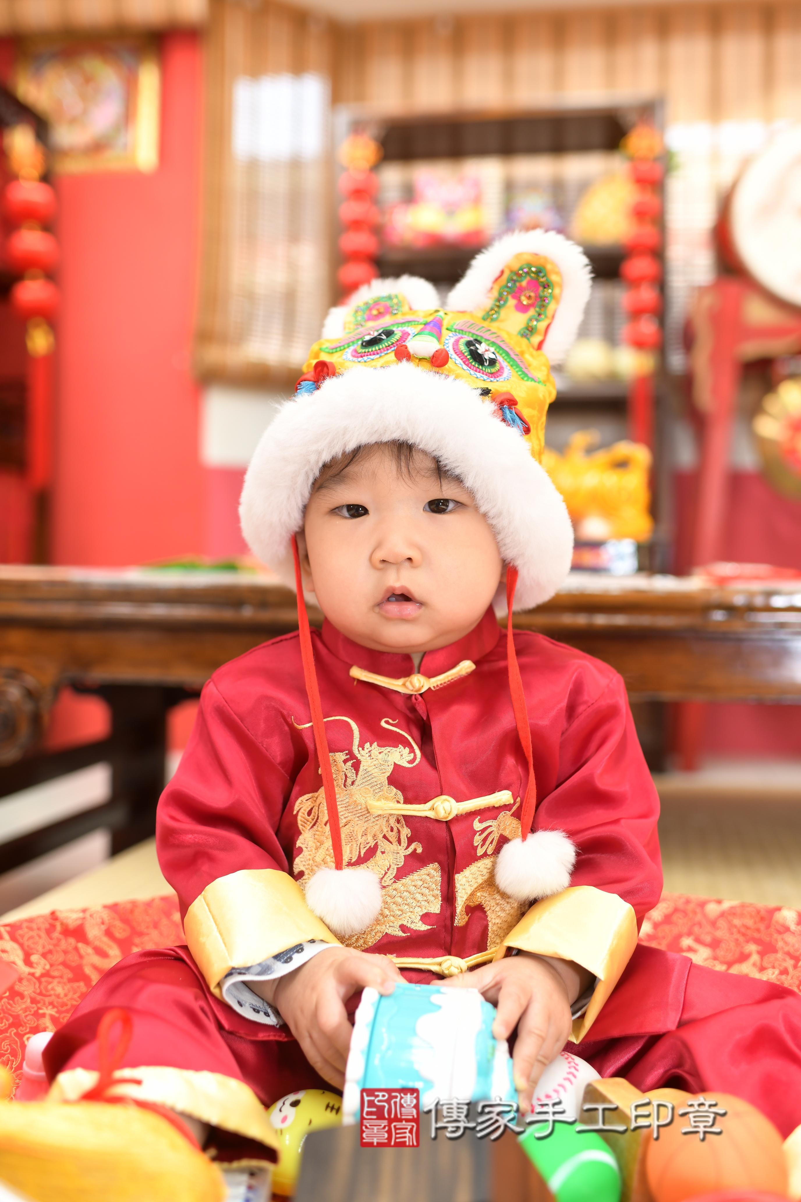 傳家手工印章高雄店、抓周、度脺、中國風會場、傳家嬰兒古禮、吉祥話、抓周道具物品24種、拍照。抓周證書。寶寶抓周、滿周歲、生日快樂、祝福