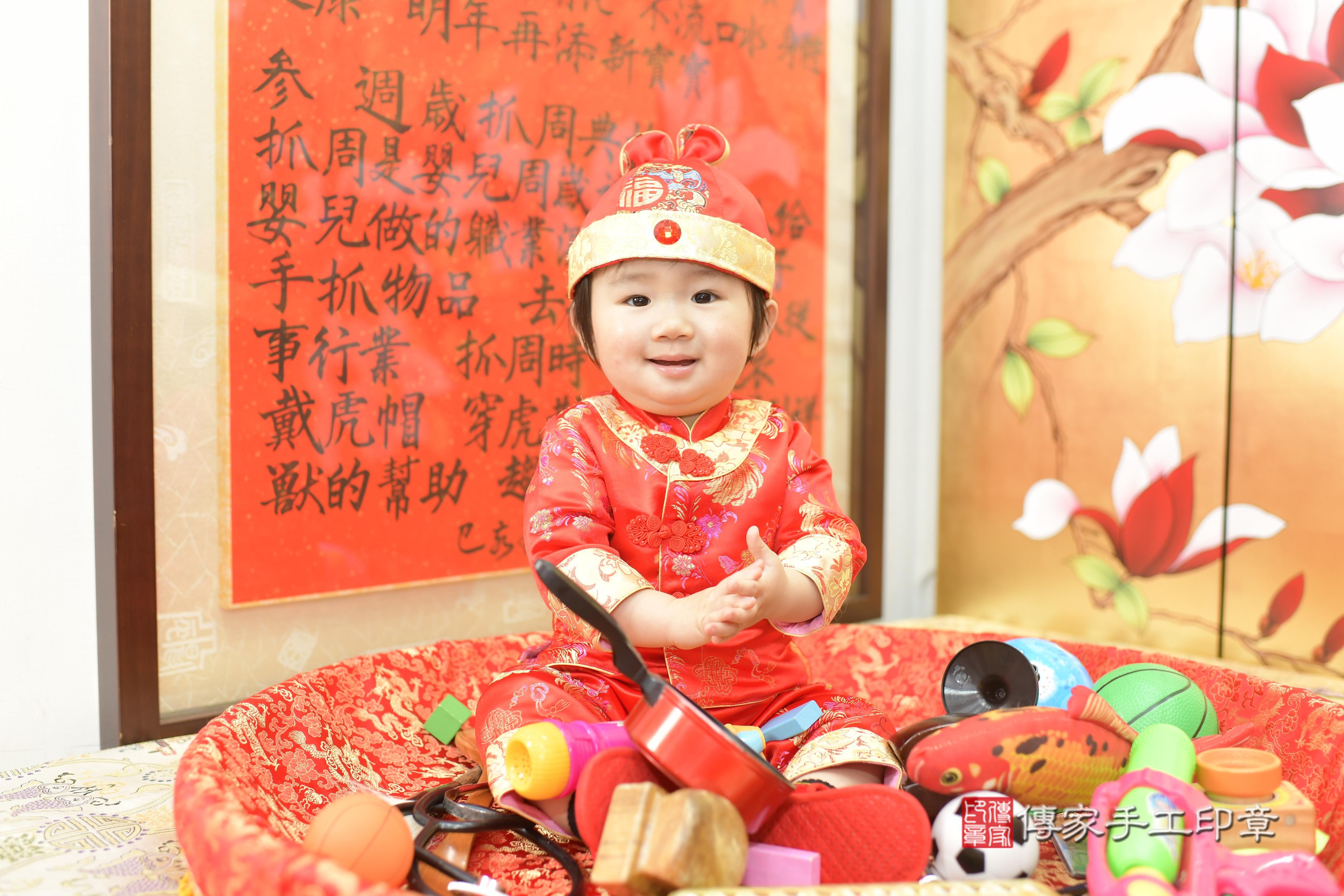 傳家手工印章高雄店、抓周、度脺、中國風會場、傳家嬰兒古禮、吉祥話、抓周道具物品24種、拍照。抓周證書。寶寶抓周、滿周歲、生日快樂、祝福
