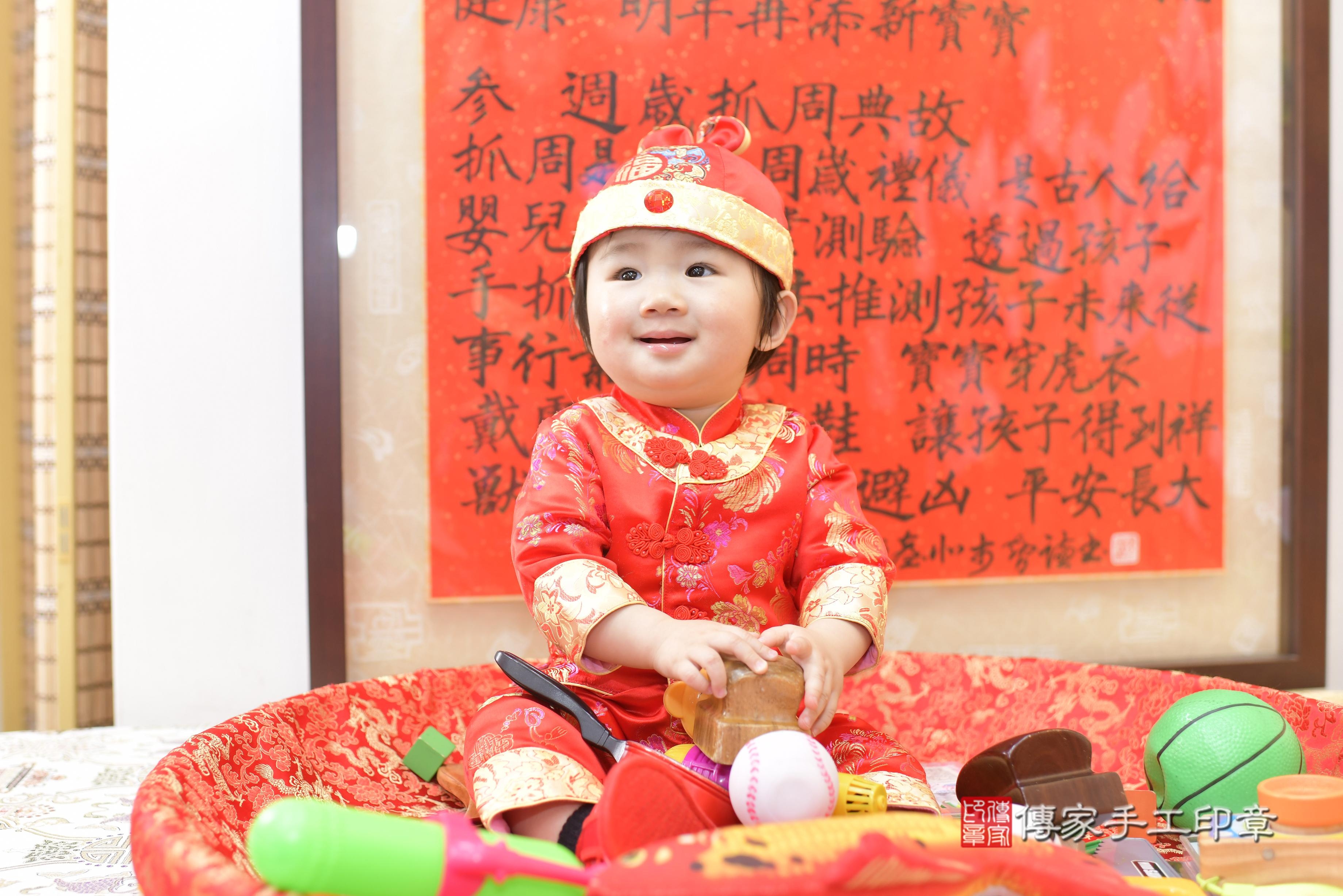 傳家手工印章高雄店、抓周、度脺、中國風會場、傳家嬰兒古禮、吉祥話、抓周道具物品24種、拍照。抓周證書。寶寶抓周、滿周歲、生日快樂、祝福