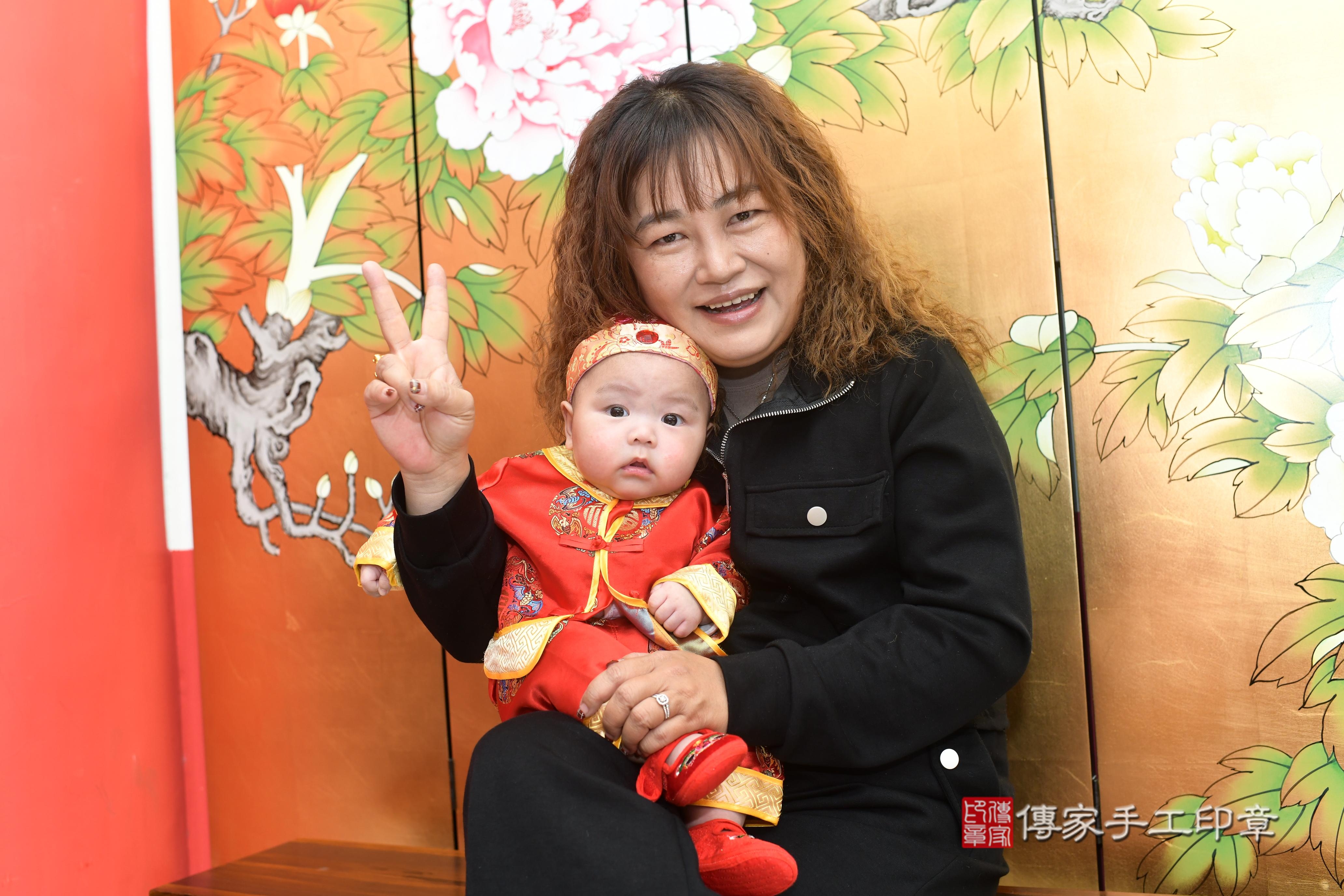 傳家手工印章高雄店、抓周、度脺、中國風會場、傳家嬰兒古禮、吉祥話、抓周道具物品24種、拍照。抓周證書。寶寶抓周、滿周歲、生日快樂、祝福