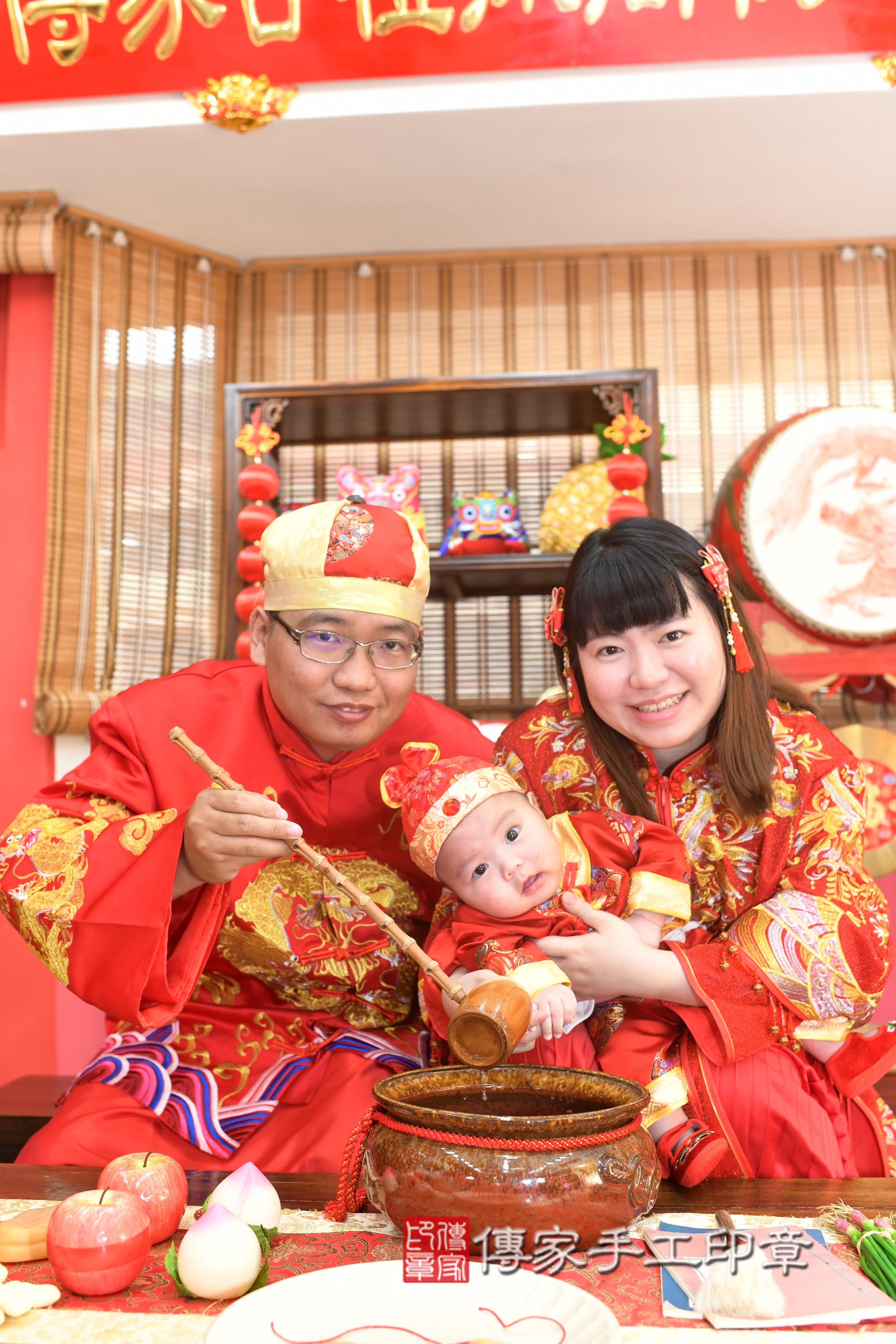 傳家手工印章高雄店、抓周、度脺、中國風會場、傳家嬰兒古禮、吉祥話、抓周道具物品24種、拍照。抓周證書。寶寶抓周、滿周歲、生日快樂、祝福