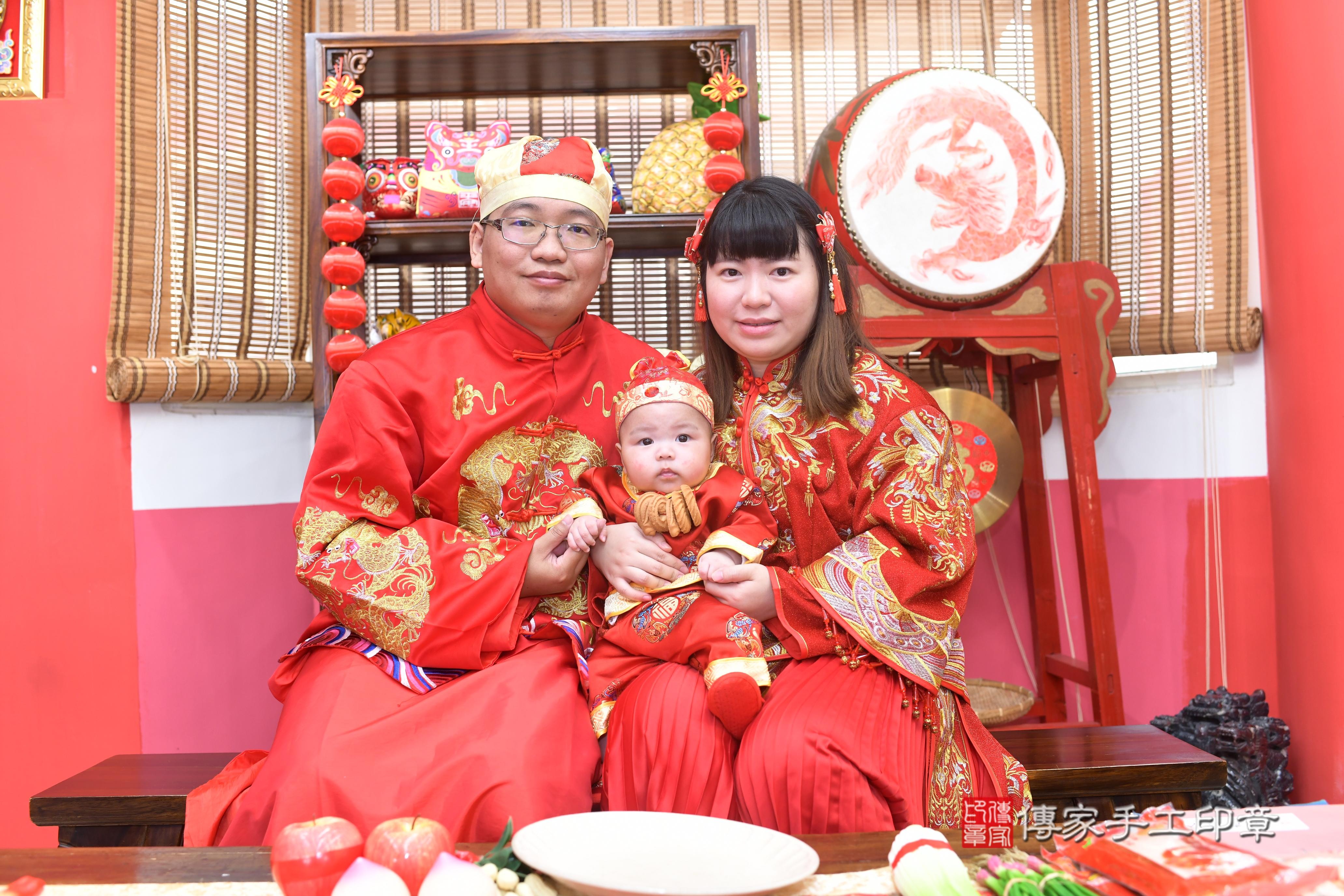 傳家手工印章高雄店、抓周、度脺、中國風會場、傳家嬰兒古禮、吉祥話、抓周道具物品24種、拍照。抓周證書。寶寶抓周、滿周歲、生日快樂、祝福