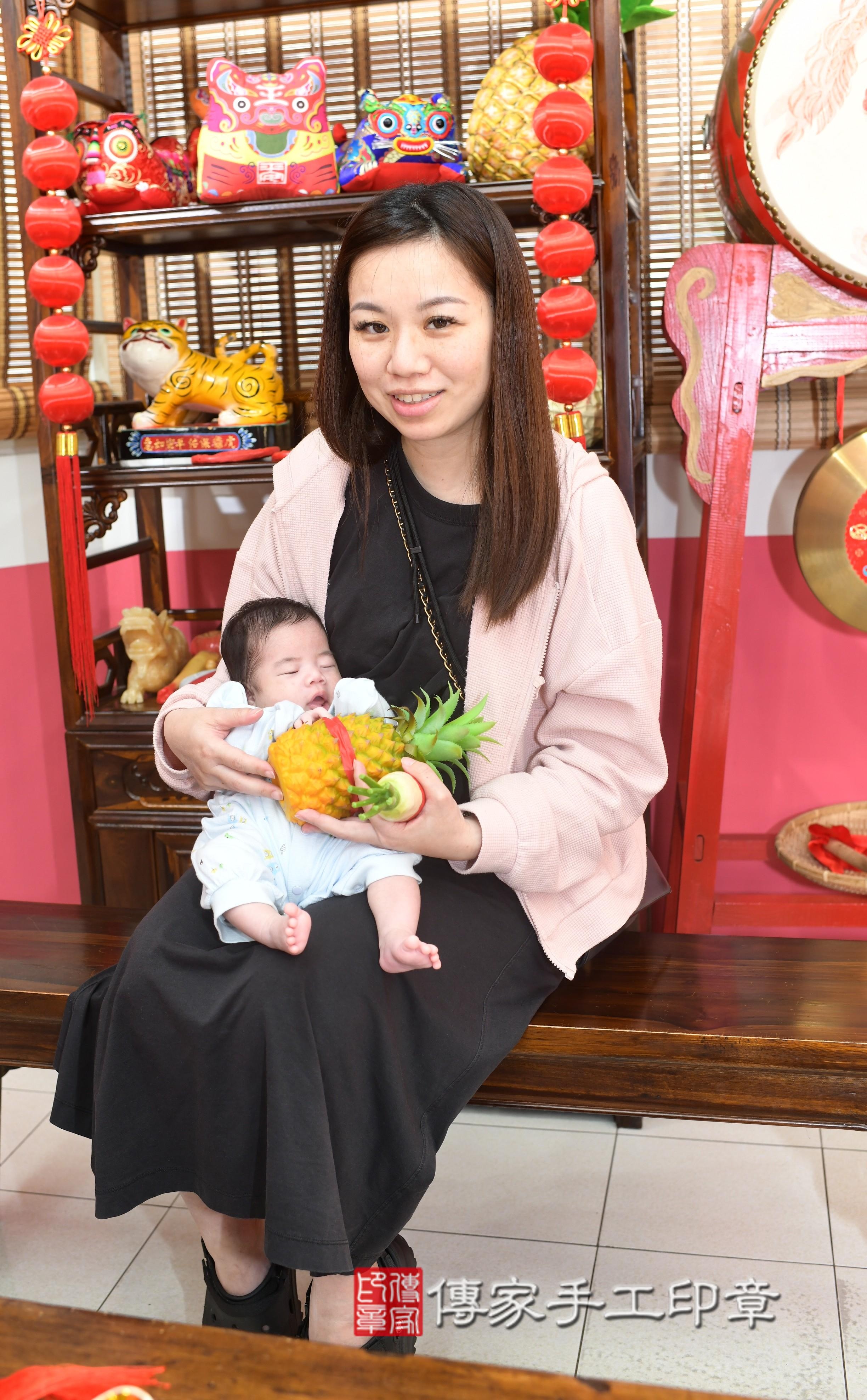 傳家手工印章高雄店、抓周、度脺、中國風會場、傳家嬰兒古禮、吉祥話、抓周道具物品24種、拍照。抓周證書。寶寶抓周、滿周歲、生日快樂、祝福