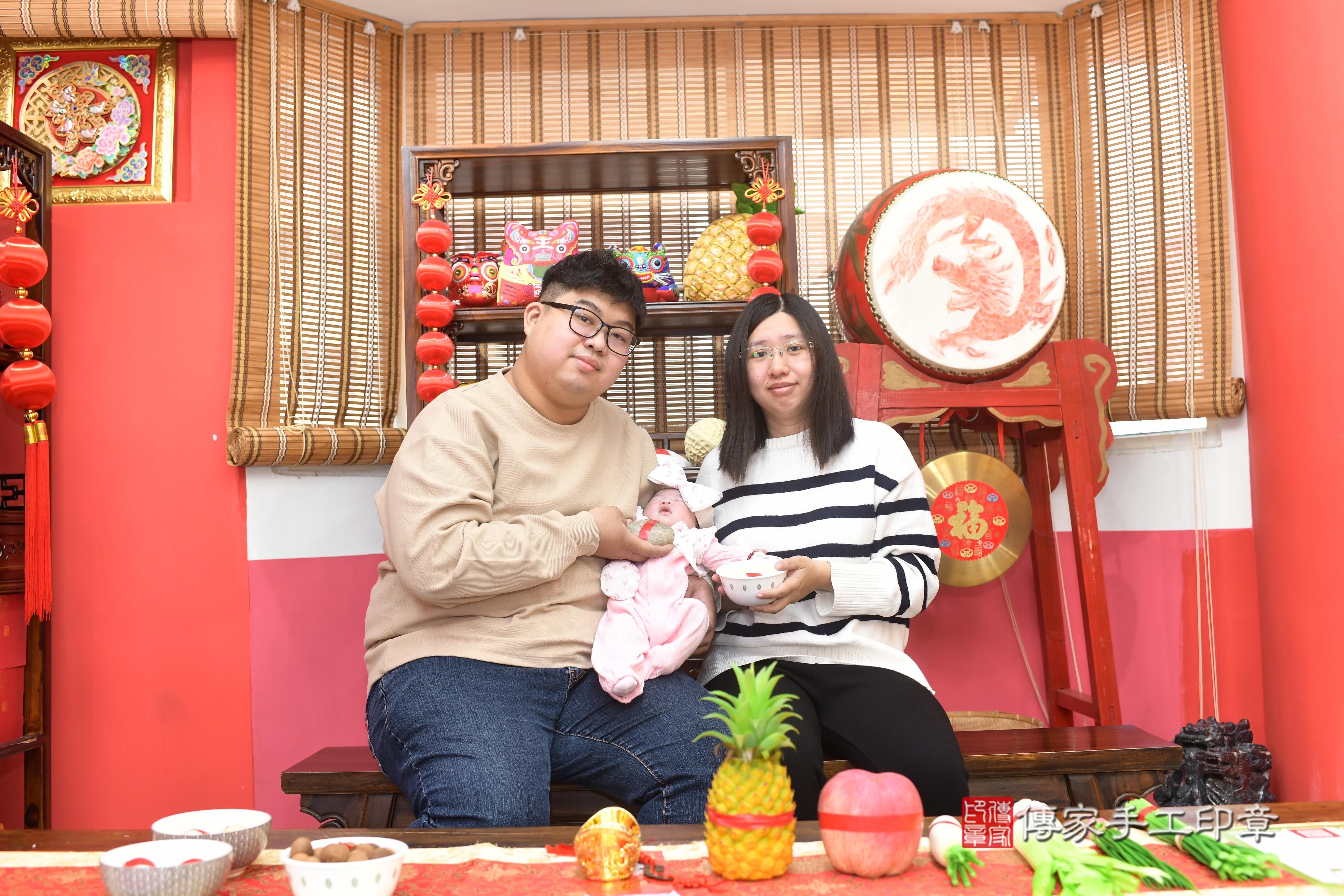 傳家手工印章高雄店、抓周、度脺、中國風會場、傳家嬰兒古禮、吉祥話、抓周道具物品24種、拍照。抓周證書。寶寶抓周、滿周歲、生日快樂、祝福