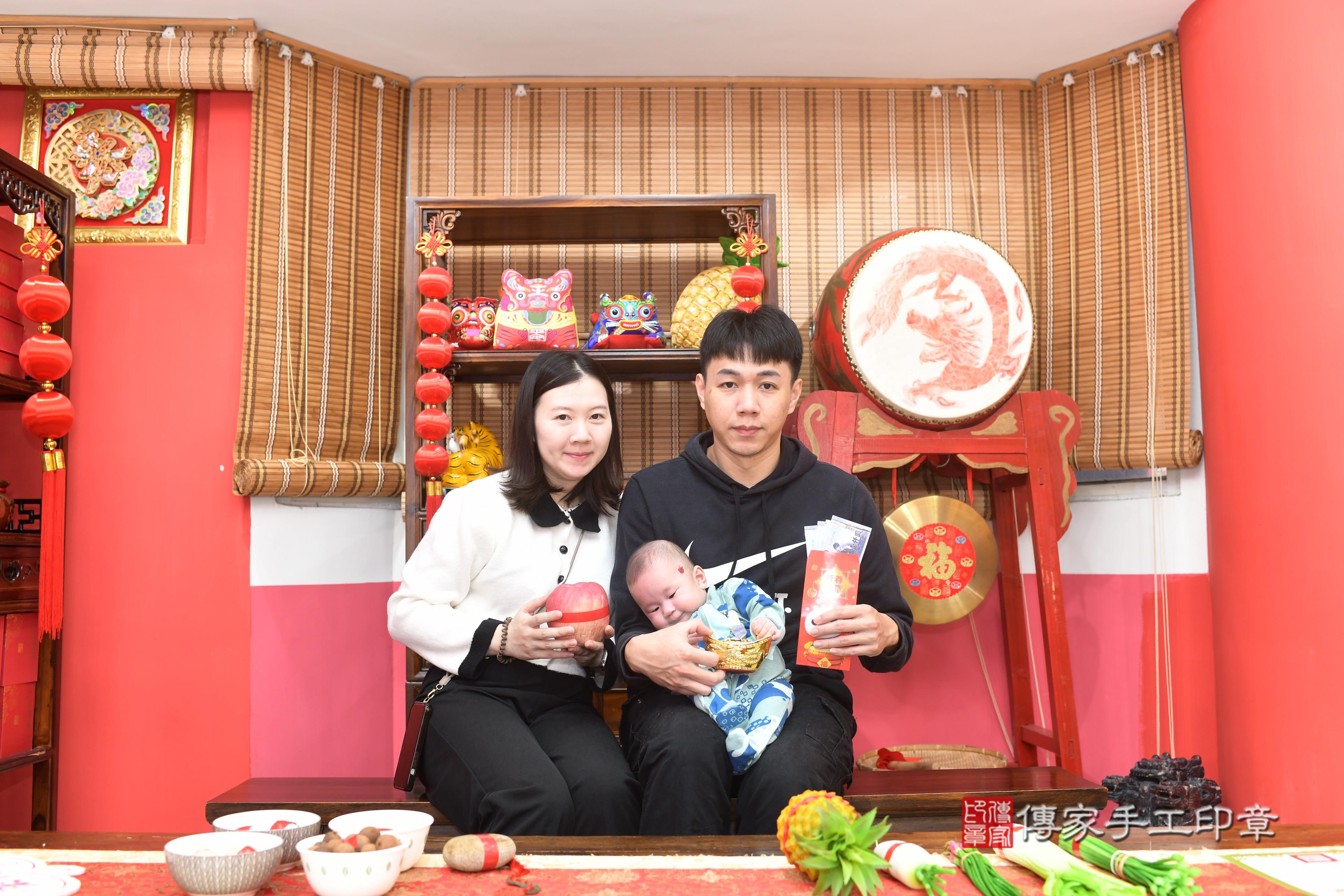 傳家手工印章高雄店、抓周、度脺、中國風會場、傳家嬰兒古禮、吉祥話、抓周道具物品24種、拍照。抓周證書。寶寶抓周、滿周歲、生日快樂、祝福