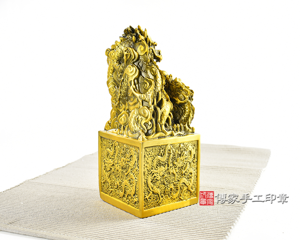 黃銅礦精雕金龍廟章:廟章、神明印章、大印章 (尺寸8.5x8.3x高21公分) 2.jpg