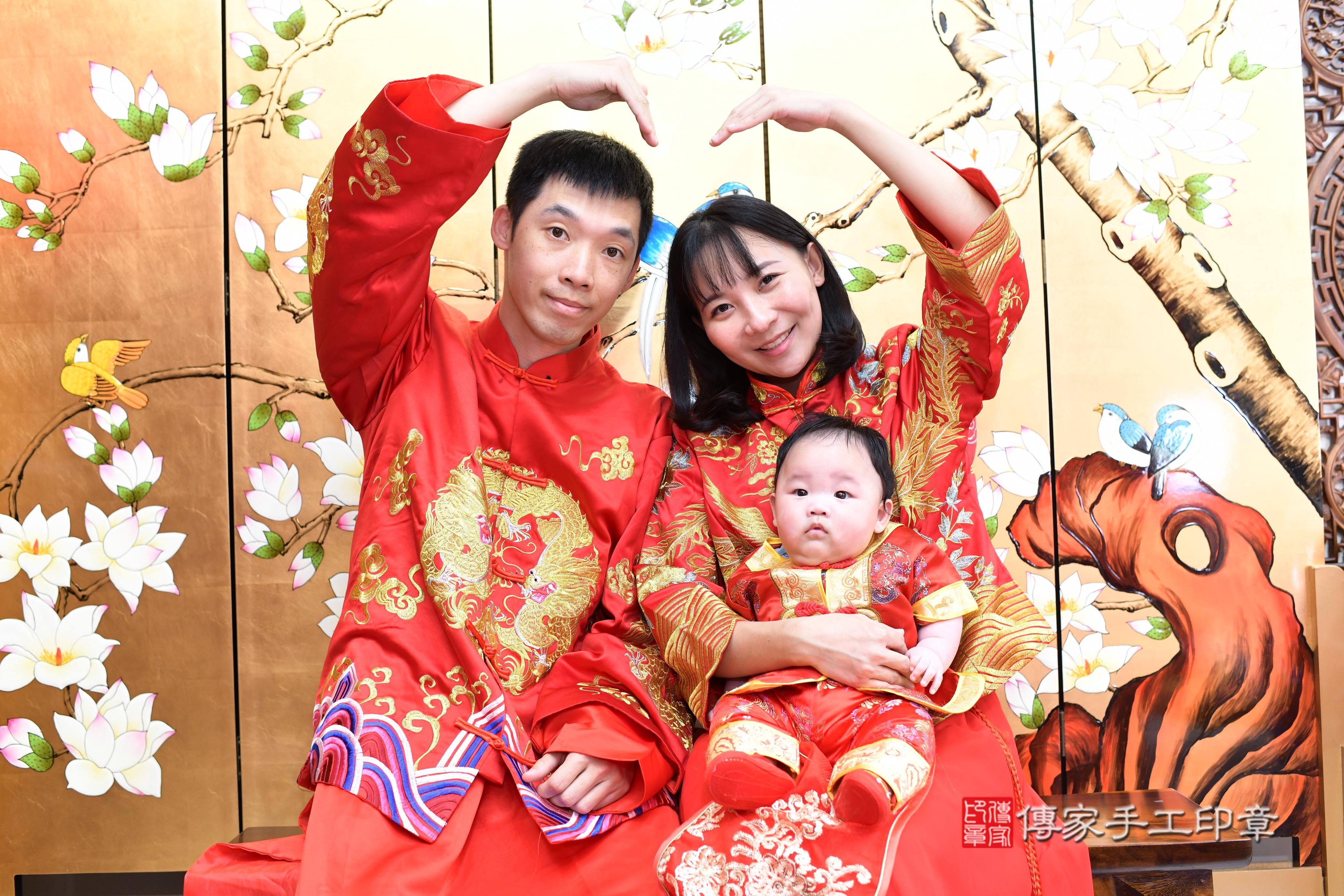 傳家手工印章台南店、抓周、度脺、中國風會場、傳家嬰兒古禮、吉祥話、抓周道具物品24種、拍照。抓周證書。寶寶抓周、滿周歲、生日快樂、祝福