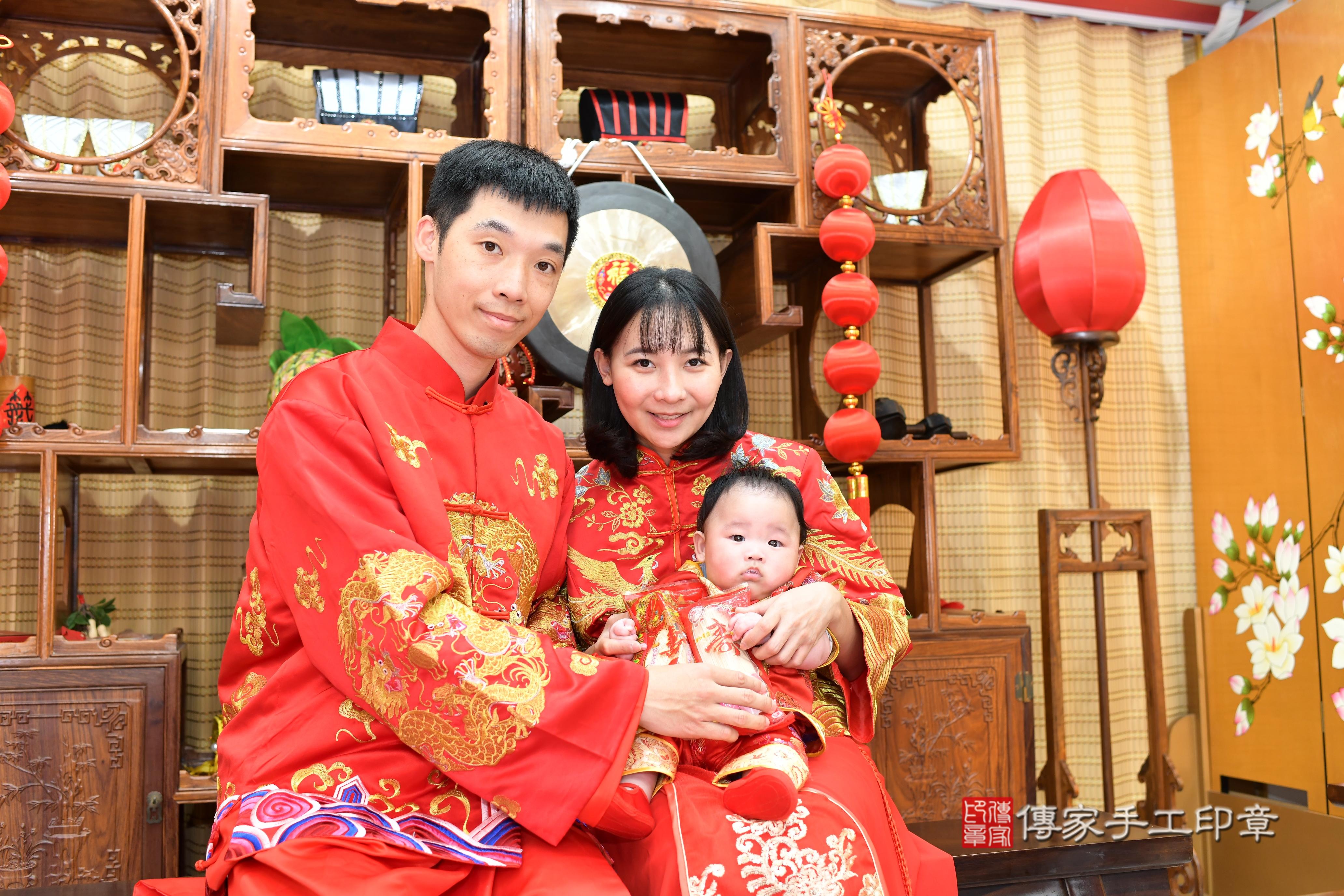 傳家手工印章台南店、抓周、度脺、中國風會場、傳家嬰兒古禮、吉祥話、抓周道具物品24種、拍照。抓周證書。寶寶抓周、滿周歲、生日快樂、祝福