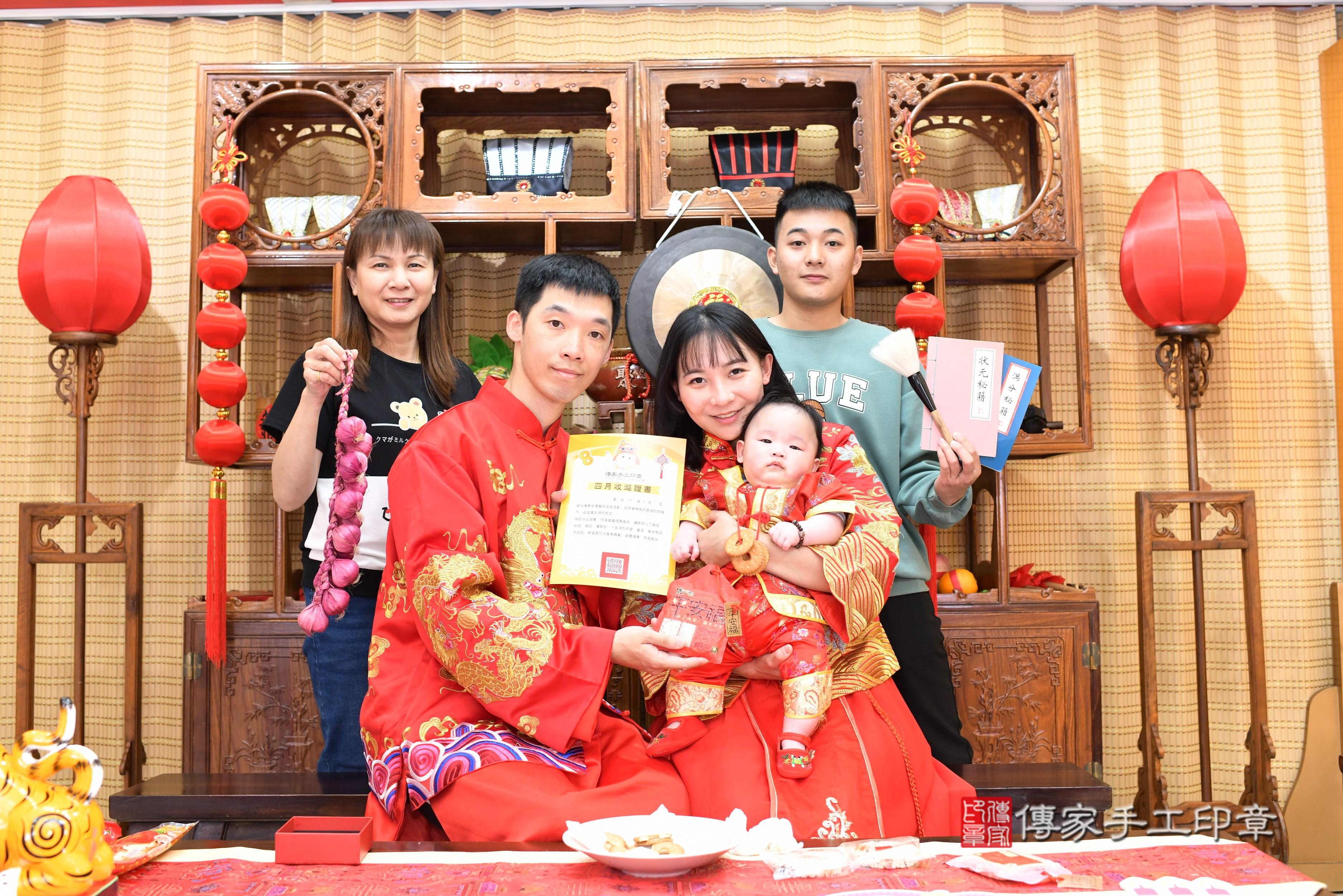 傳家手工印章台南店、抓周、度脺、中國風會場、傳家嬰兒古禮、吉祥話、抓周道具物品24種、拍照。抓周證書。寶寶抓周、滿周歲、生日快樂、祝福
