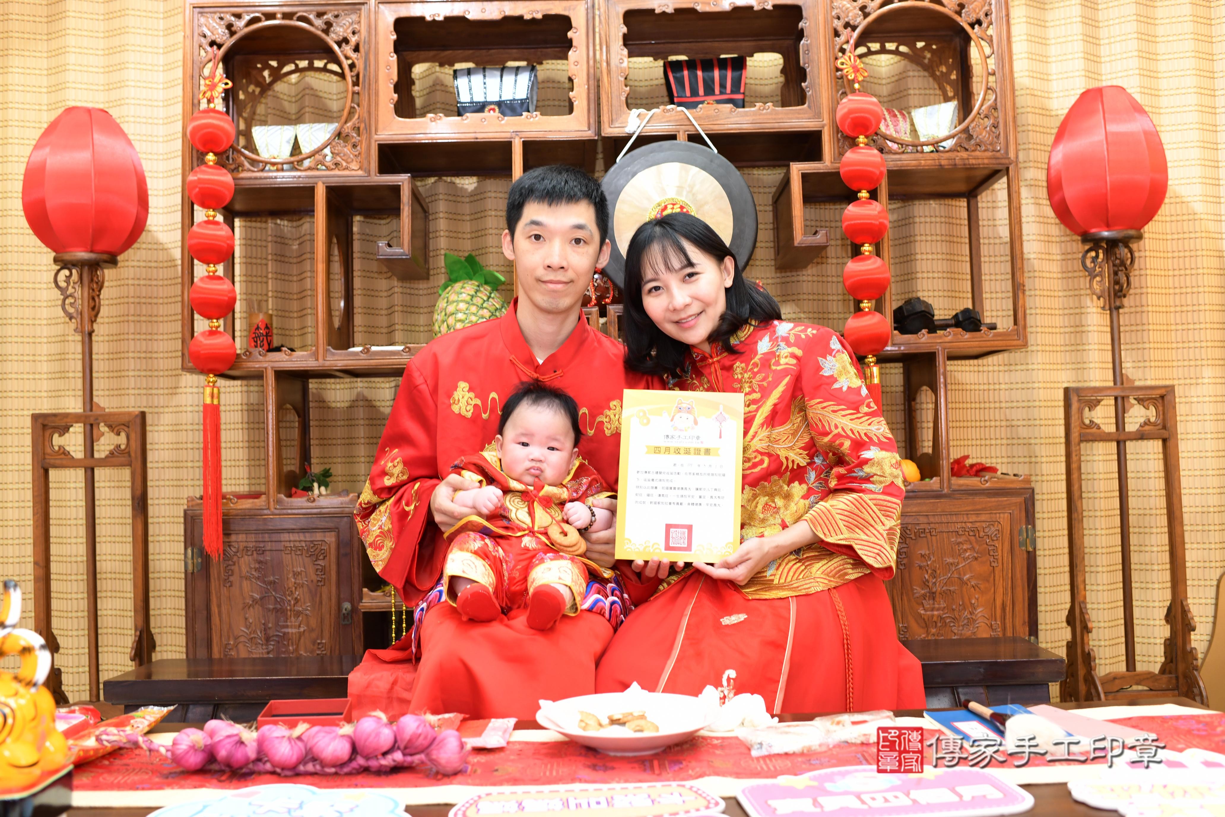 傳家手工印章台南店、抓周、度脺、中國風會場、傳家嬰兒古禮、吉祥話、抓周道具物品24種、拍照。抓周證書。寶寶抓周、滿周歲、生日快樂、祝福