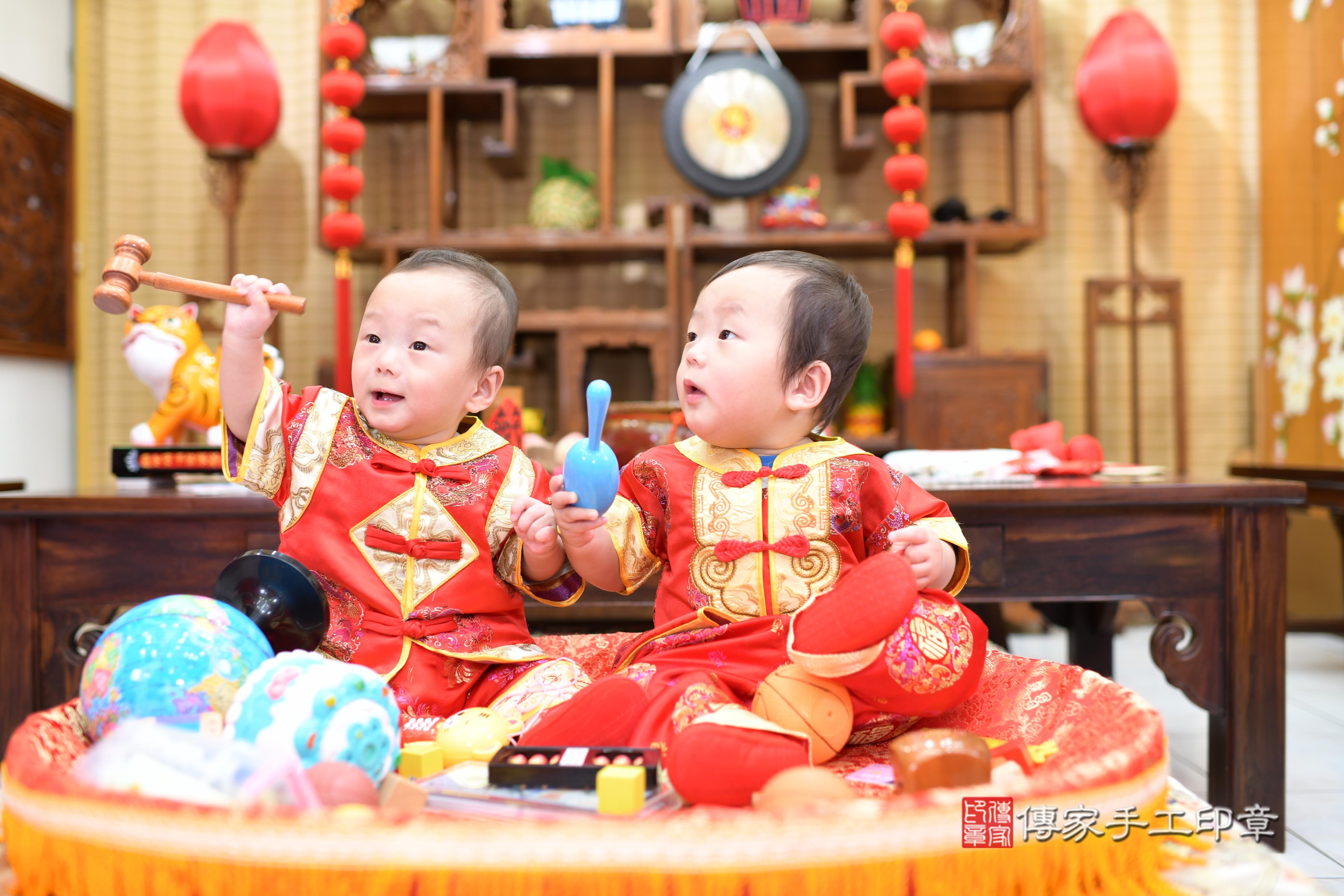 傳家手工印章台南店、抓周、度脺、中國風會場、傳家嬰兒古禮、吉祥話、抓周道具物品24種、拍照。抓周證書。寶寶抓周、滿周歲、生日快樂、祝福
