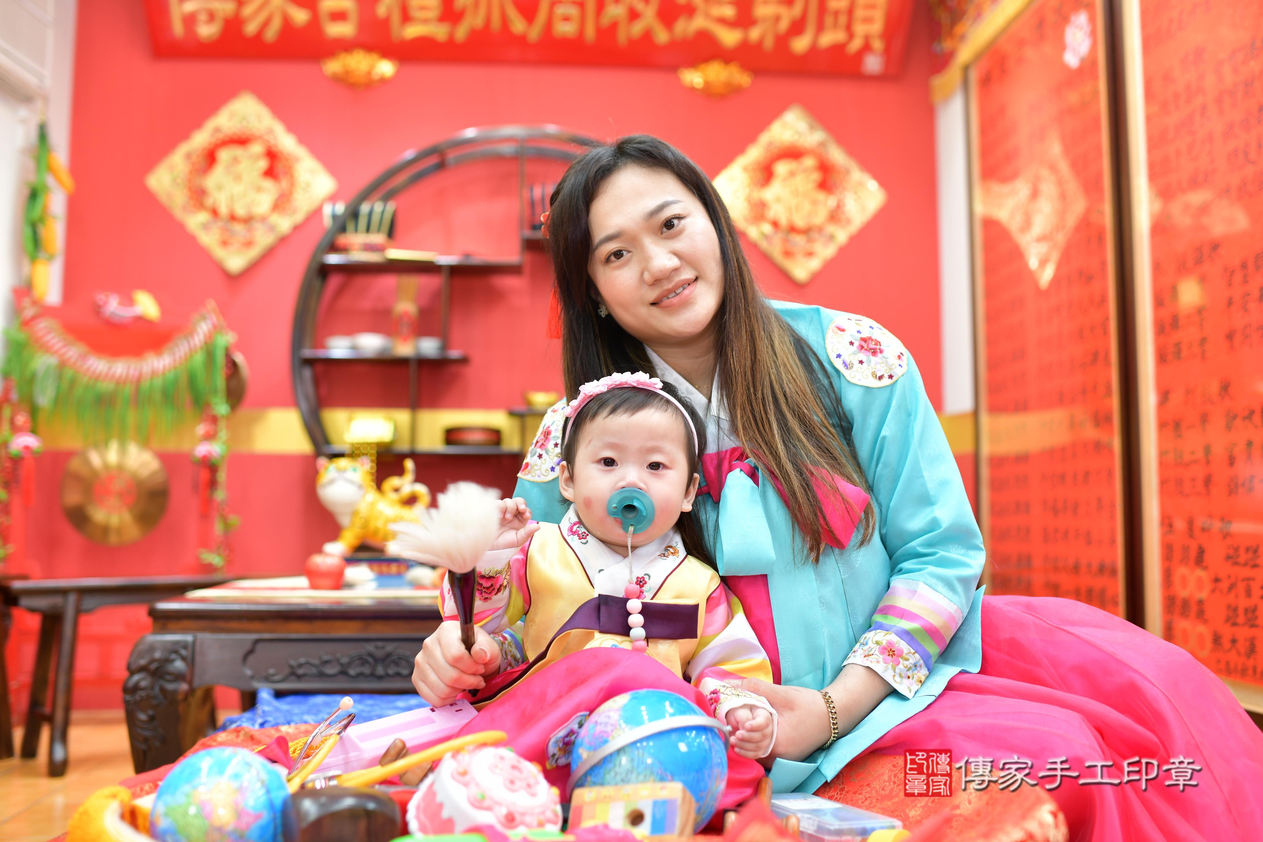 傳家手工印章桃園店、抓周、度脺、中國風會場、傳家嬰兒古禮、吉祥話、抓周道具物品24種、拍照。抓周證書。寶寶抓周、滿周歲、生日快樂、祝福