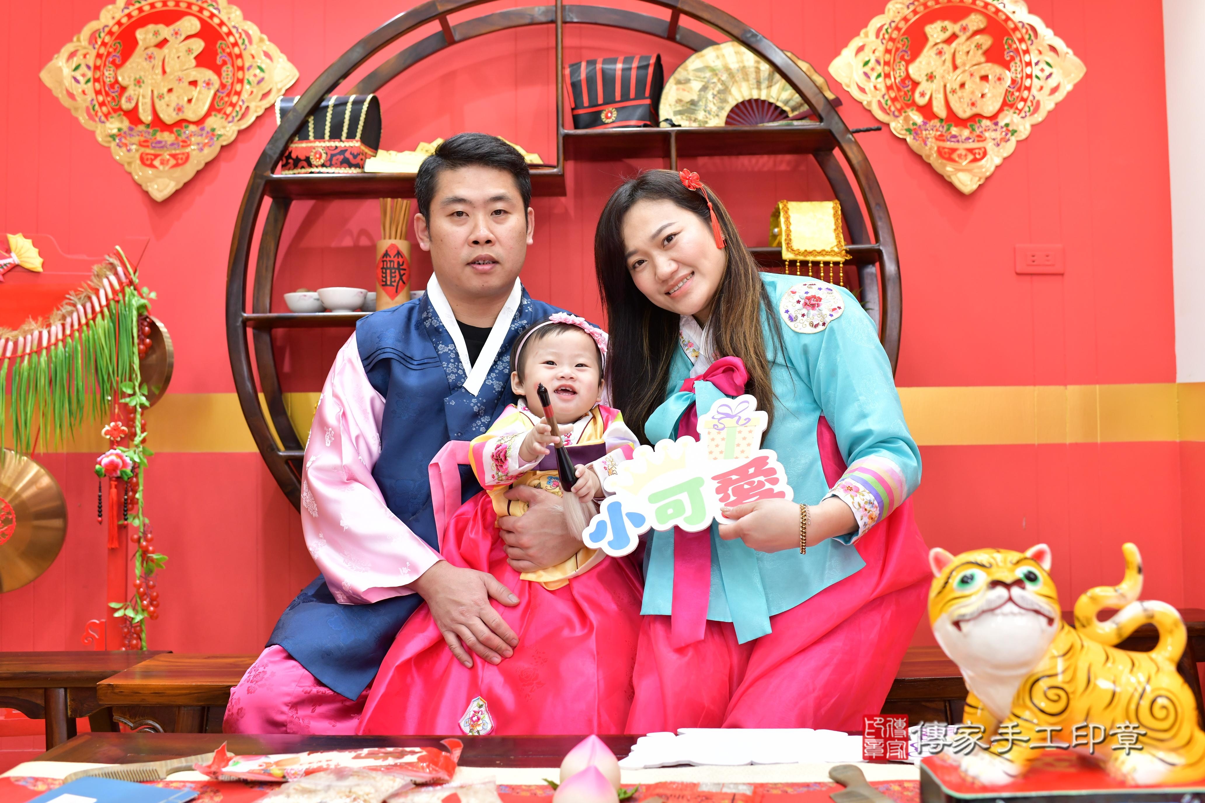傳家手工印章桃園店、抓周、度脺、中國風會場、傳家嬰兒古禮、吉祥話、抓周道具物品24種、拍照。抓周證書。寶寶抓周、滿周歲、生日快樂、祝福