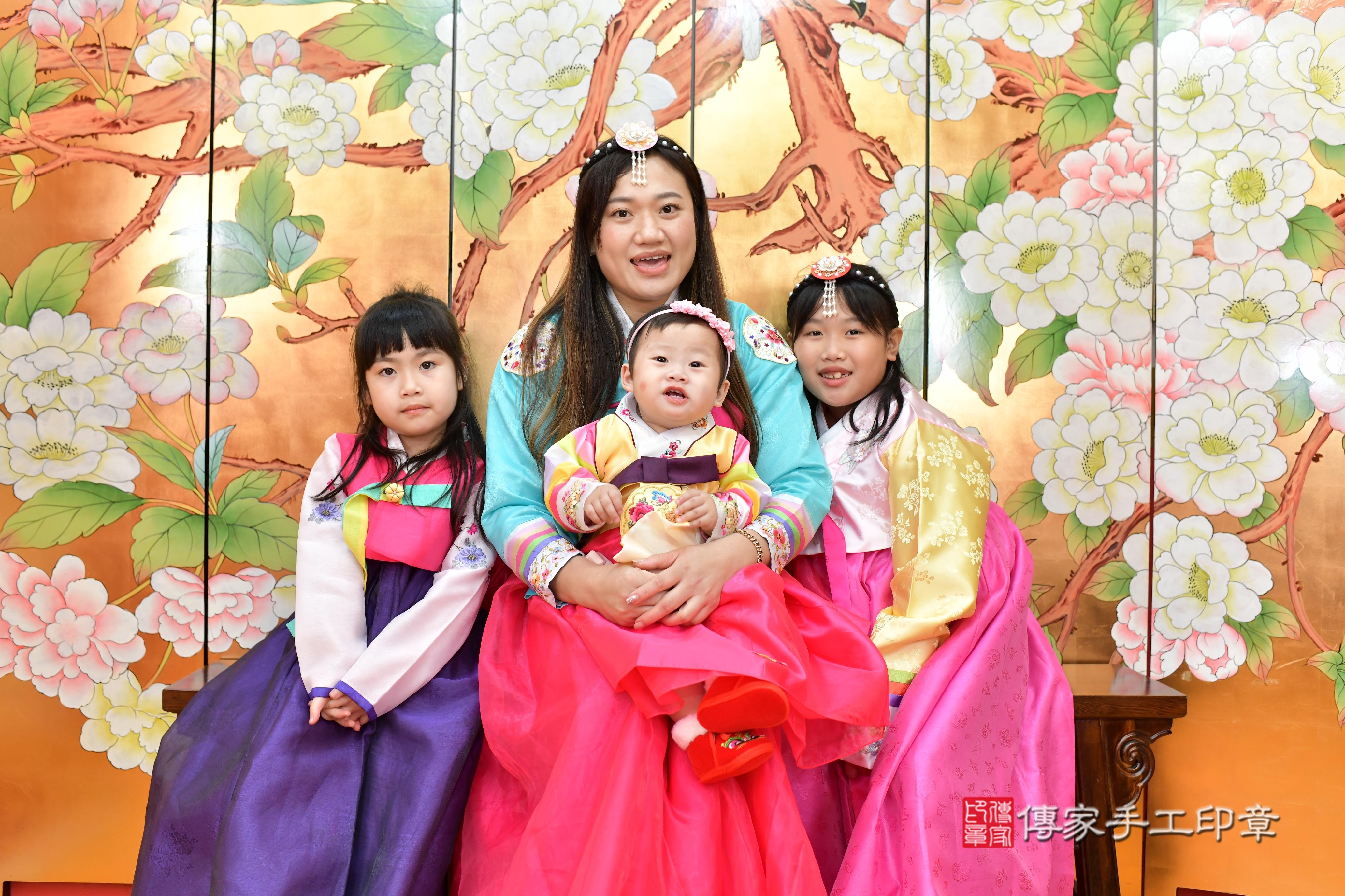 傳家手工印章桃園店、抓周、度脺、中國風會場、傳家嬰兒古禮、吉祥話、抓周道具物品24種、拍照。抓周證書。寶寶抓周、滿周歲、生日快樂、祝福