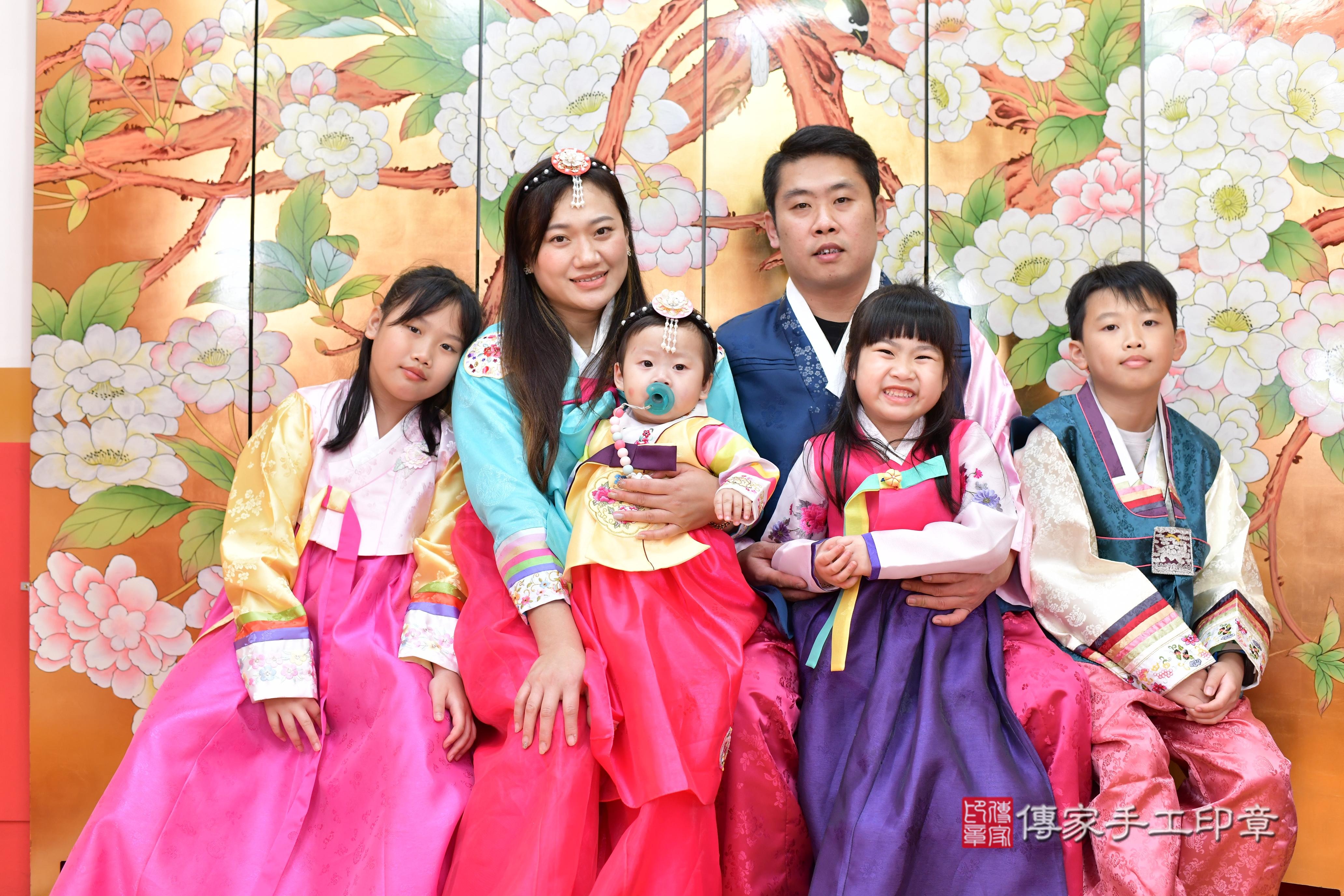 傳家手工印章桃園店、抓周、度脺、中國風會場、傳家嬰兒古禮、吉祥話、抓周道具物品24種、拍照。抓周證書。寶寶抓周、滿周歲、生日快樂、祝福