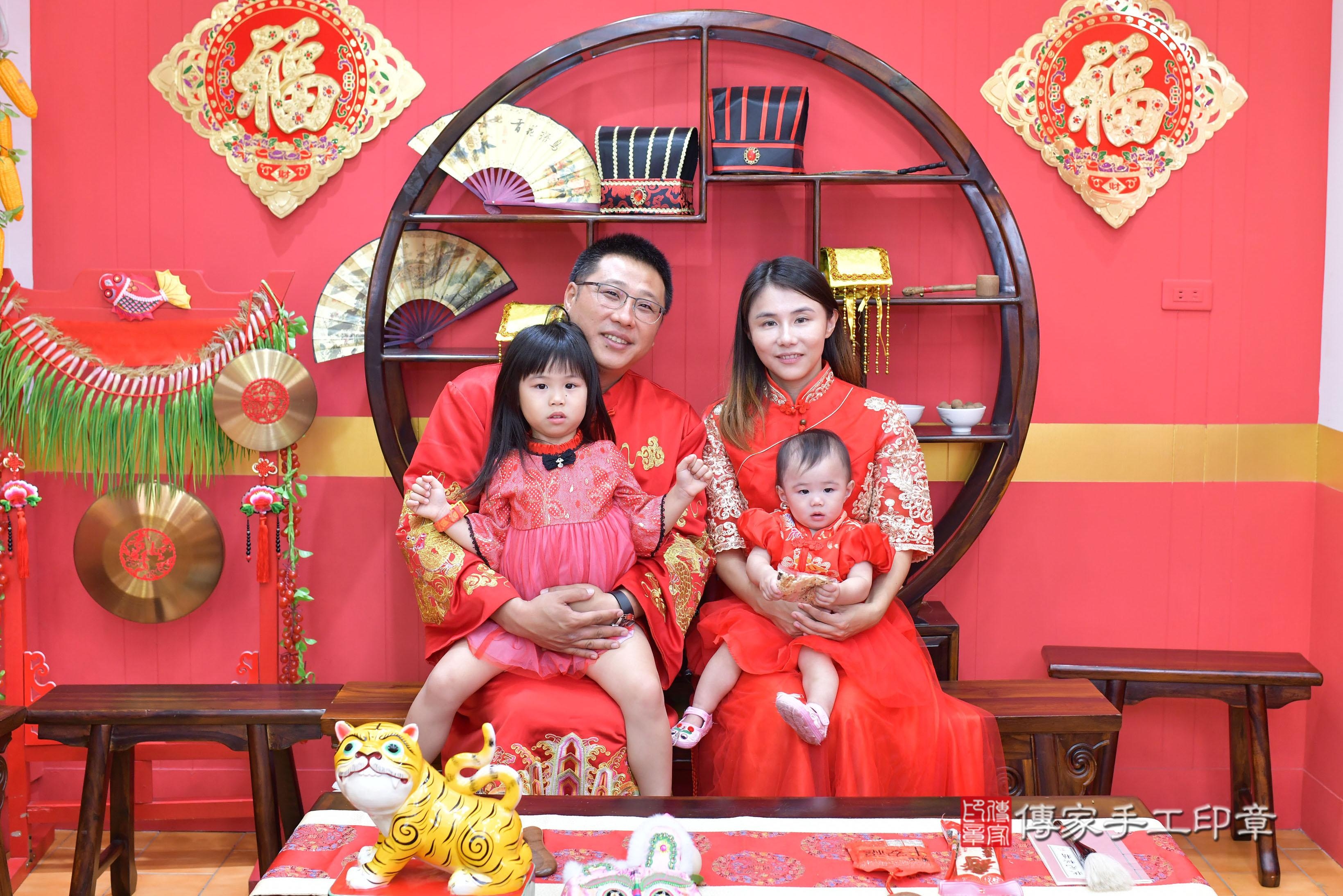 傳家手工印章桃園店、抓周、度脺、中國風會場、傳家嬰兒古禮、吉祥話、抓周道具物品24種、拍照。抓周證書。寶寶抓周、滿周歲、生日快樂、祝福
