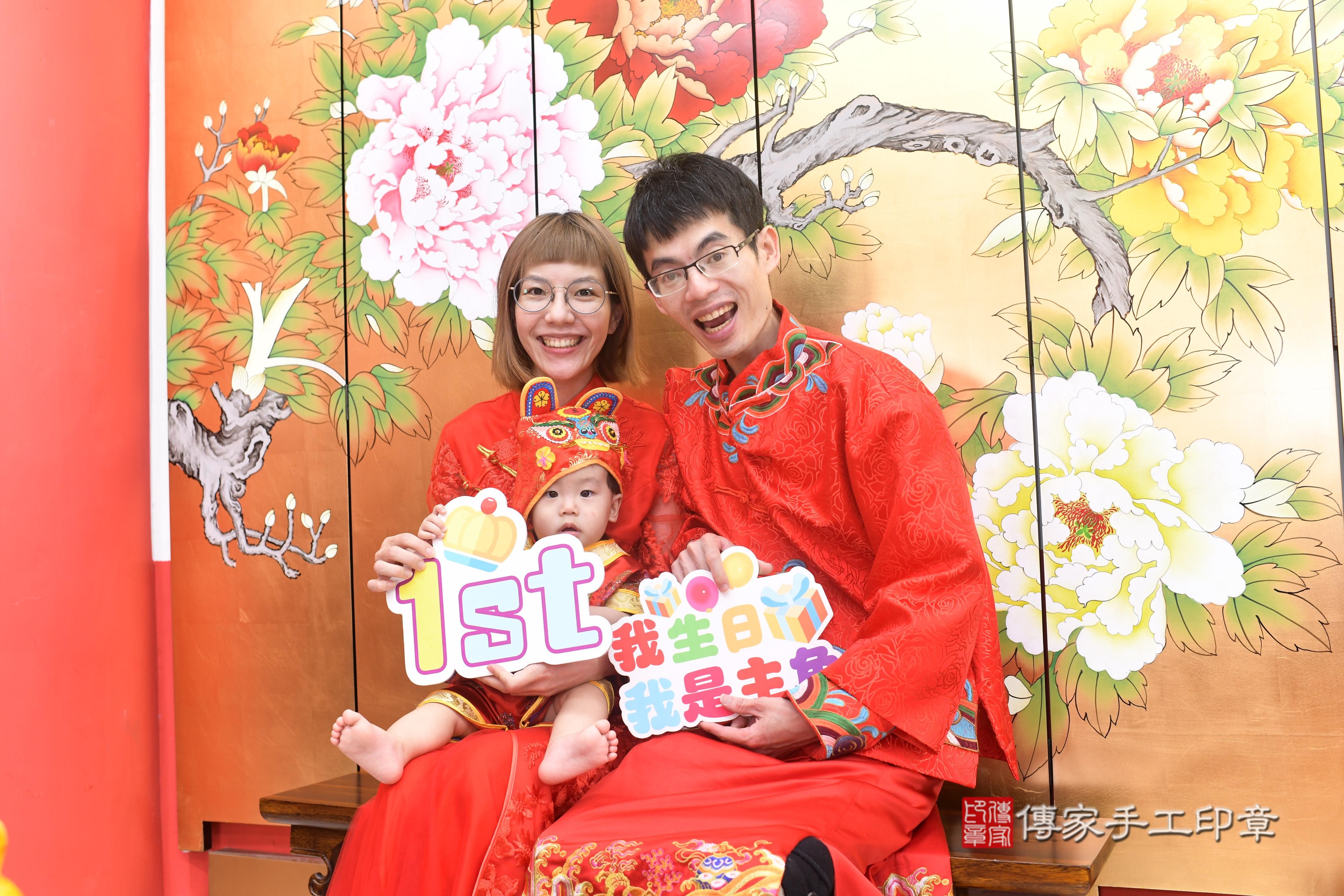 傳家手工印章高雄店、抓周、度脺、中國風會場、傳家嬰兒古禮、吉祥話、抓周道具物品24種、拍照。抓周證書。寶寶抓周、滿周歲、生日快樂、祝福