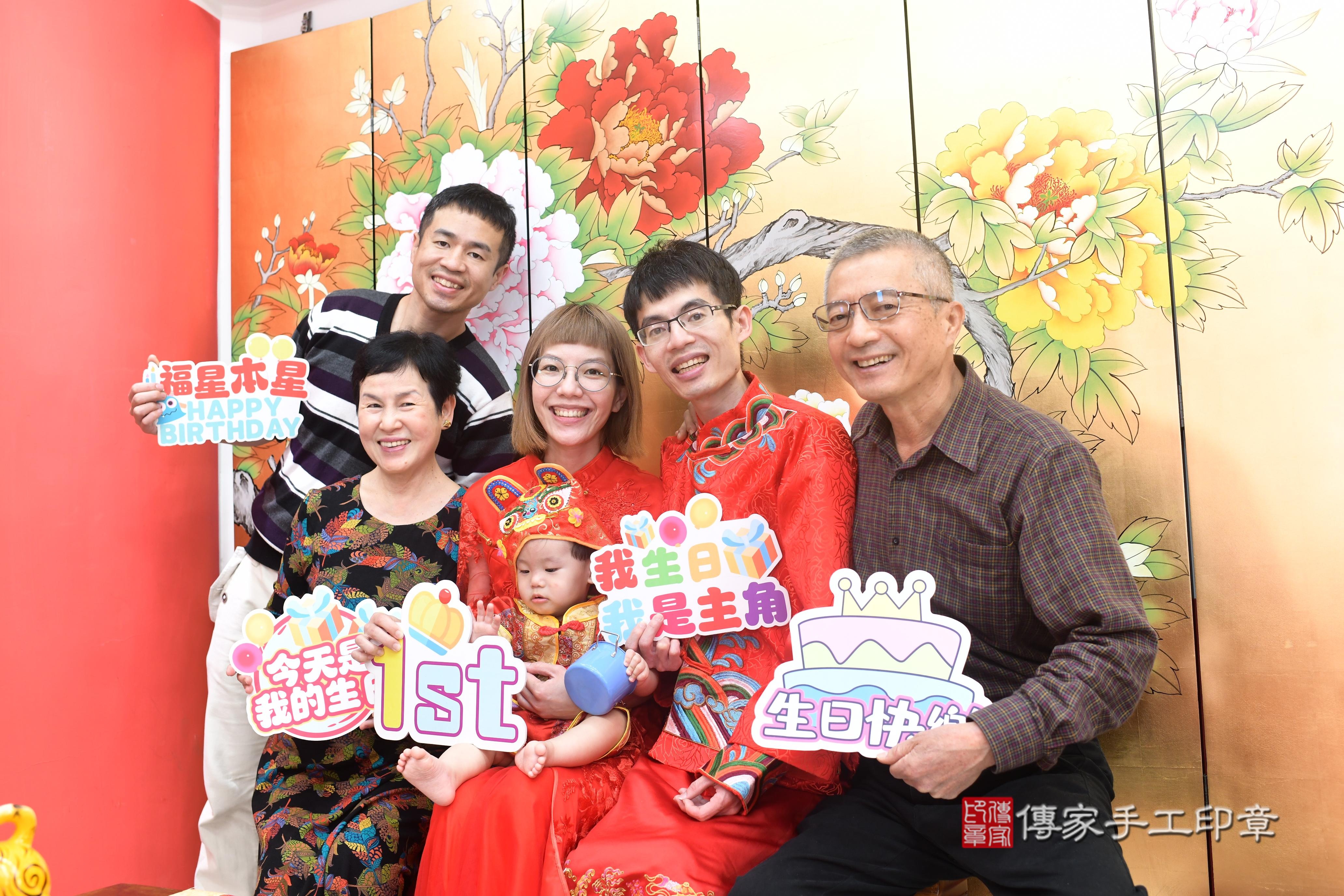 傳家手工印章高雄店、抓周、度脺、中國風會場、傳家嬰兒古禮、吉祥話、抓周道具物品24種、拍照。抓周證書。寶寶抓周、滿周歲、生日快樂、祝福