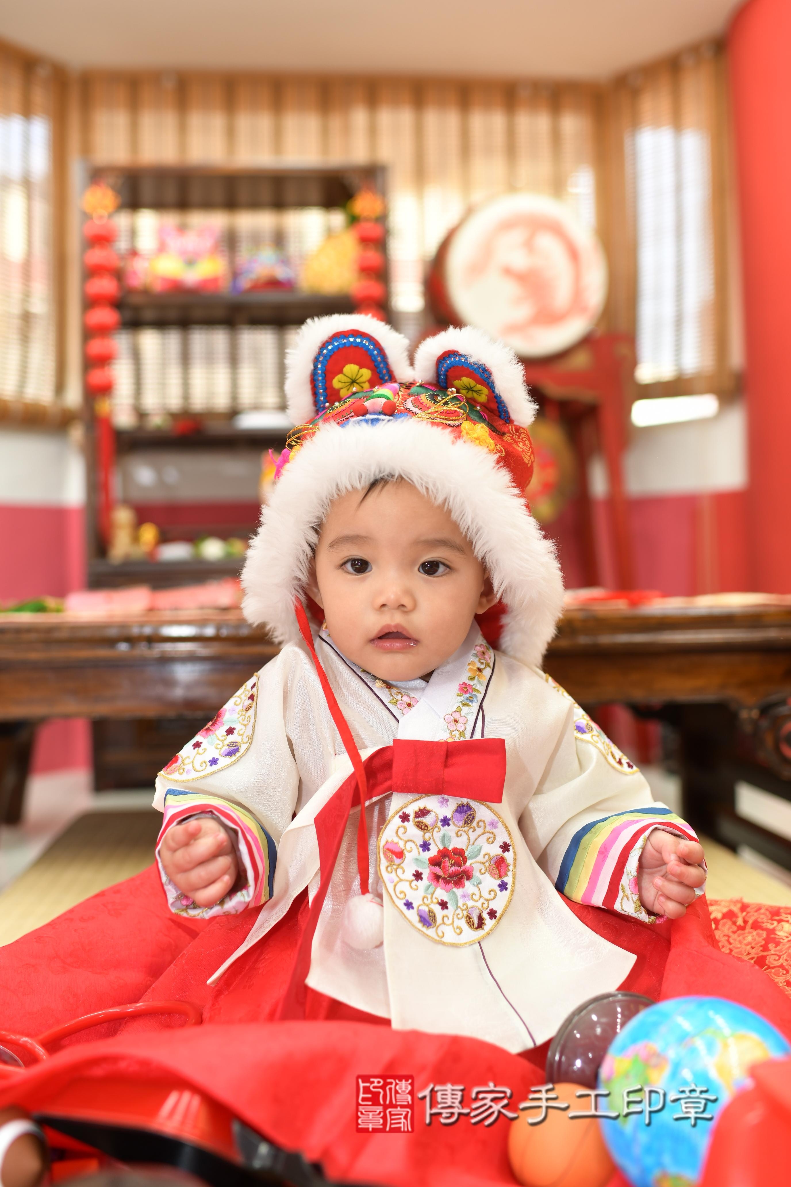 傳家手工印章高雄店、抓周、度脺、中國風會場、傳家嬰兒古禮、吉祥話、抓周道具物品24種、拍照。抓周證書。寶寶抓周、滿周歲、生日快樂、祝福