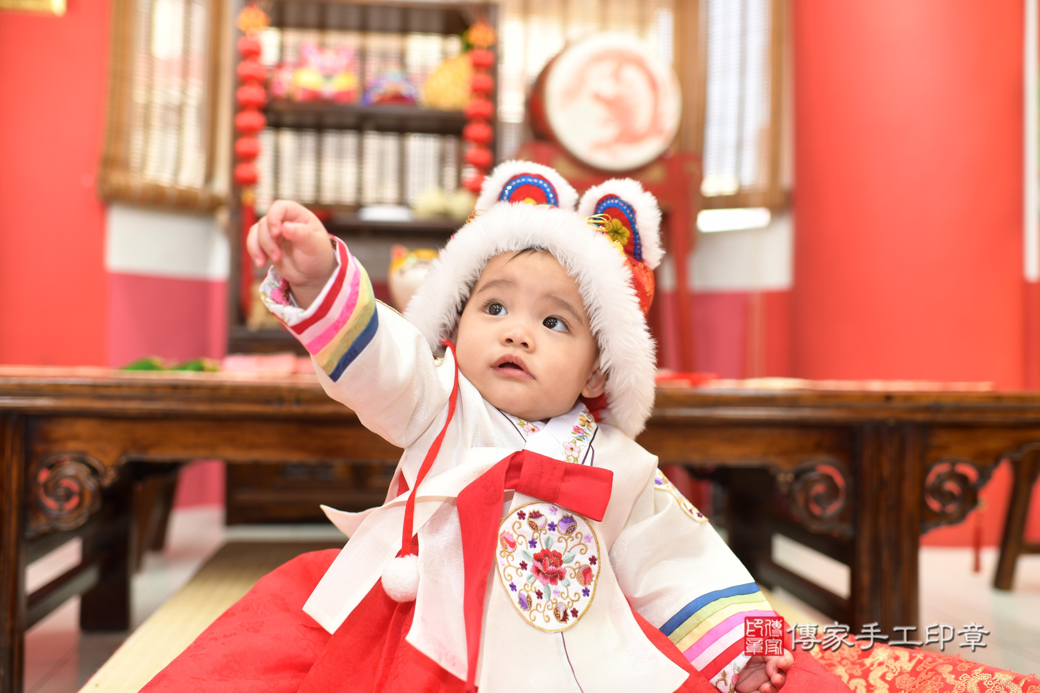 傳家手工印章高雄店、抓周、度脺、中國風會場、傳家嬰兒古禮、吉祥話、抓周道具物品24種、拍照。抓周證書。寶寶抓周、滿周歲、生日快樂、祝福