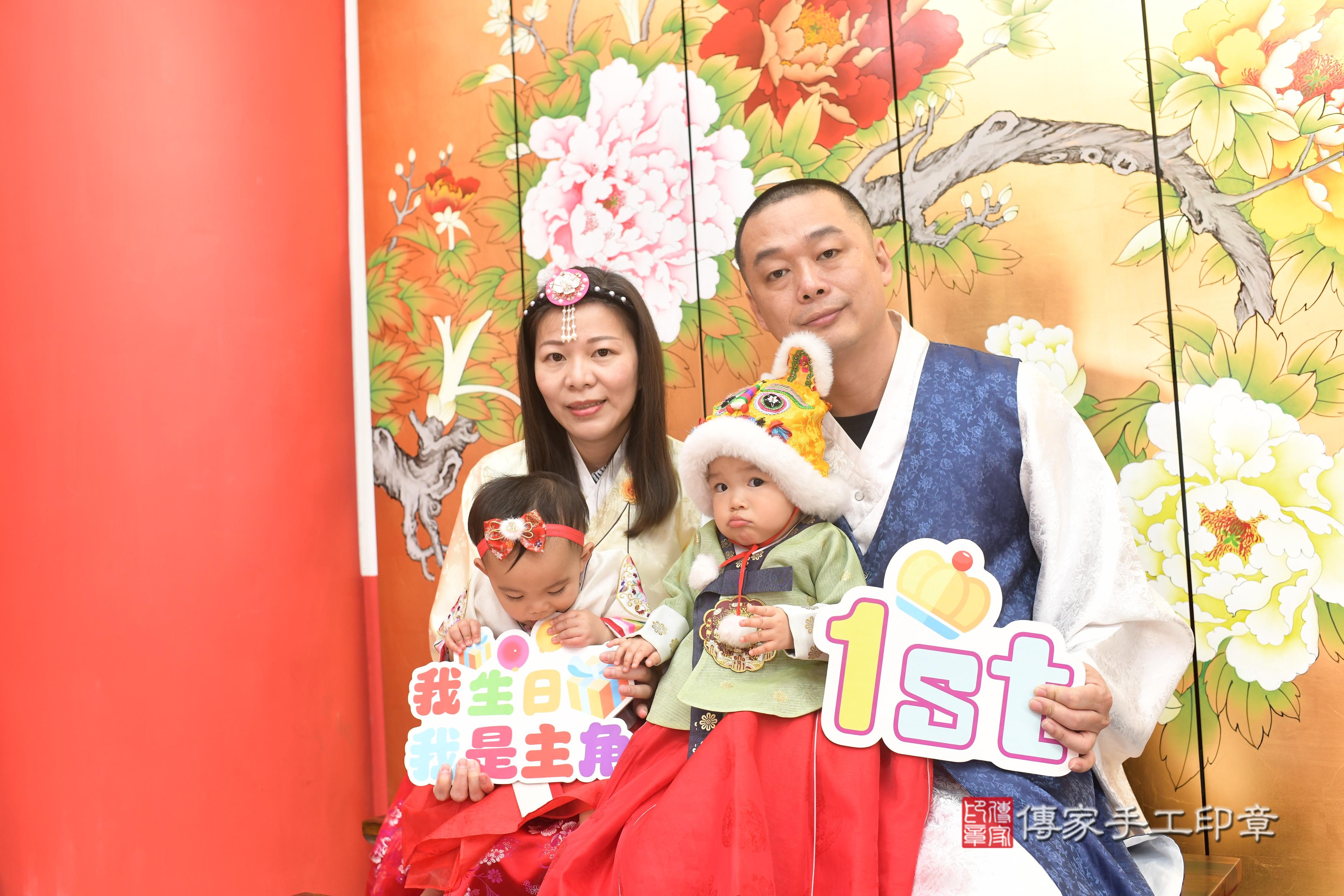 傳家手工印章高雄店、抓周、度脺、中國風會場、傳家嬰兒古禮、吉祥話、抓周道具物品24種、拍照。抓周證書。寶寶抓周、滿周歲、生日快樂、祝福