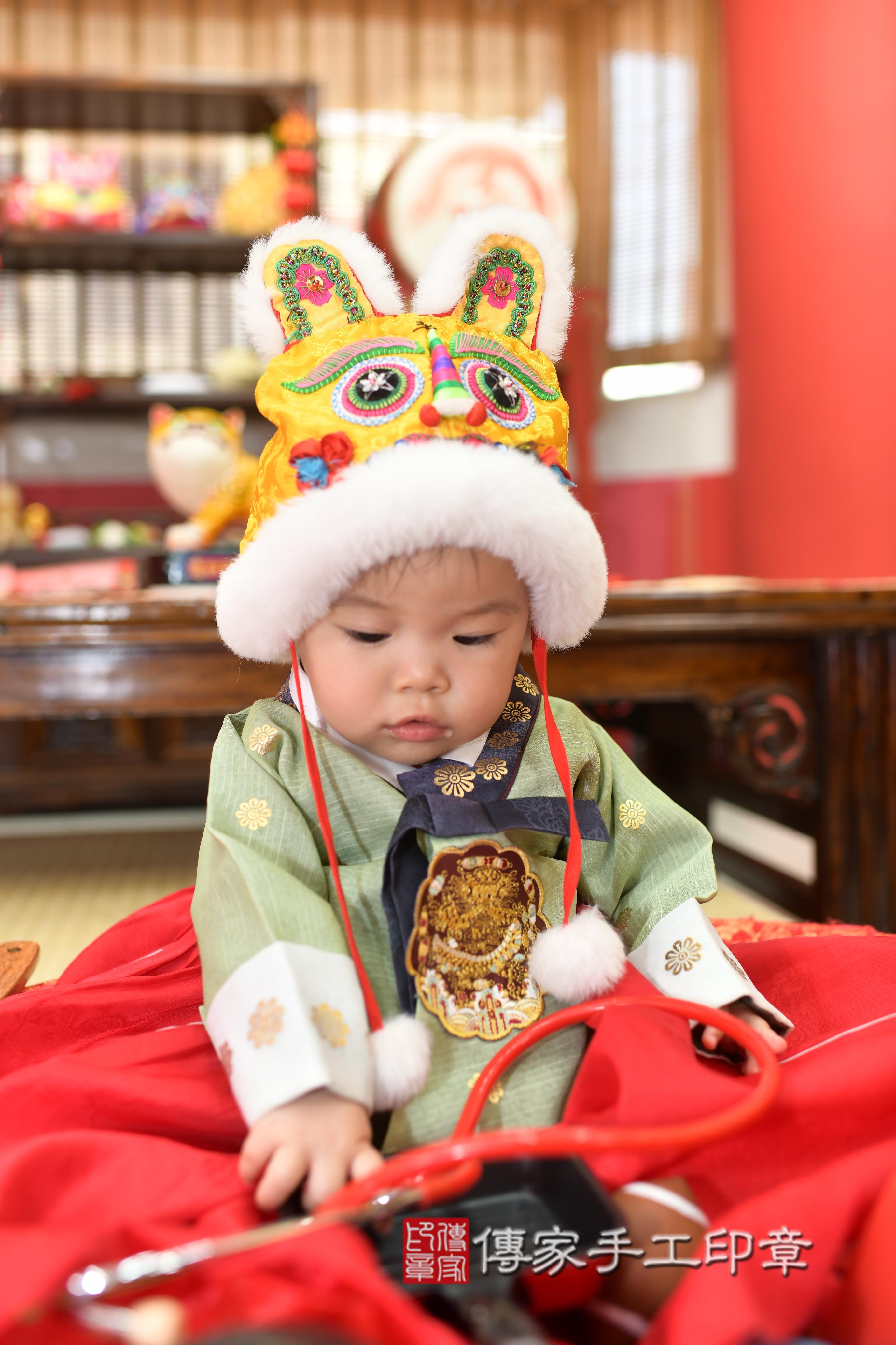 傳家手工印章高雄店、抓周、度脺、中國風會場、傳家嬰兒古禮、吉祥話、抓周道具物品24種、拍照。抓周證書。寶寶抓周、滿周歲、生日快樂、祝福