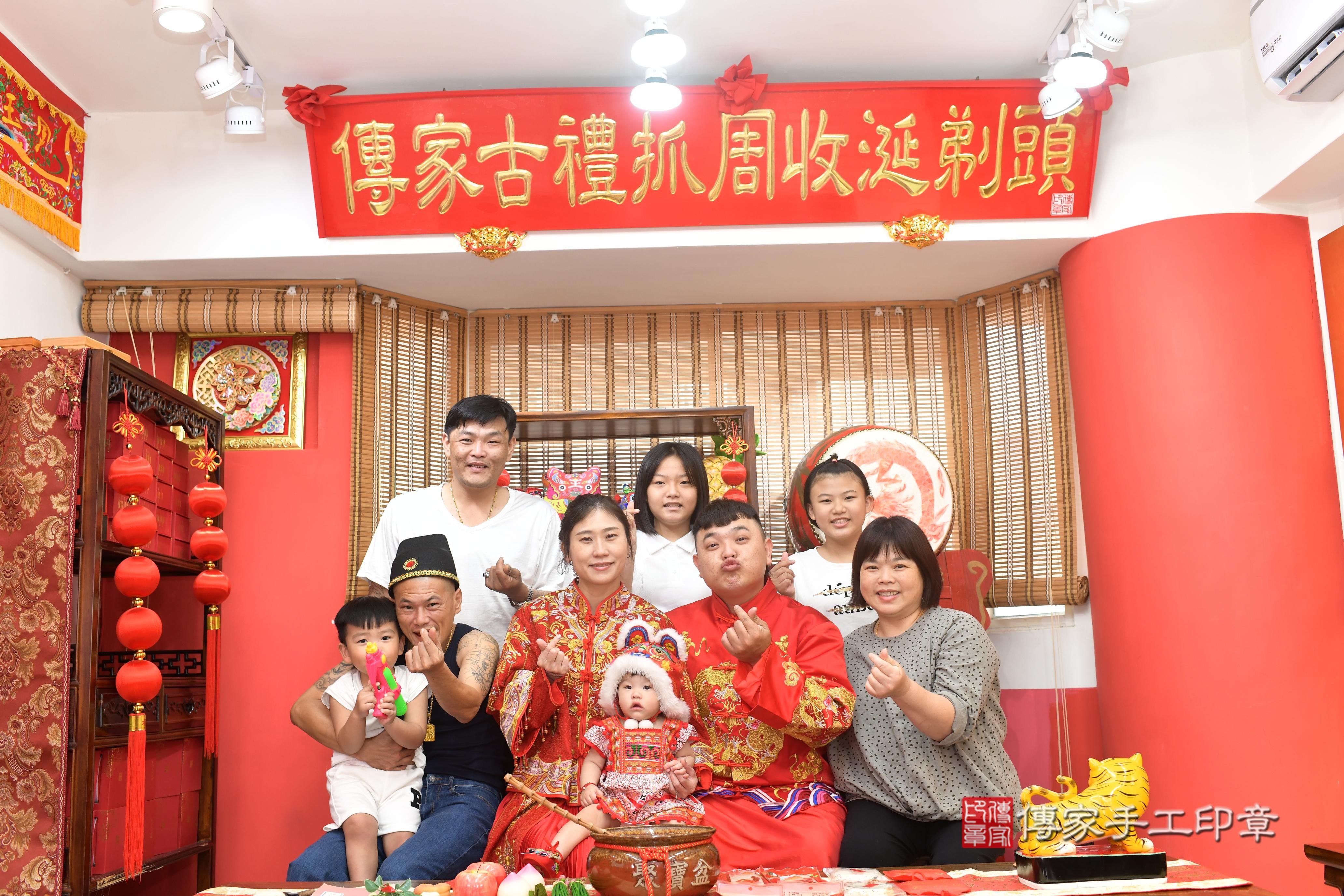傳家手工印章高雄店、抓周、度脺、中國風會場、傳家嬰兒古禮、吉祥話、抓周道具物品24種、拍照。抓周證書。寶寶抓周、滿周歲、生日快樂、祝福