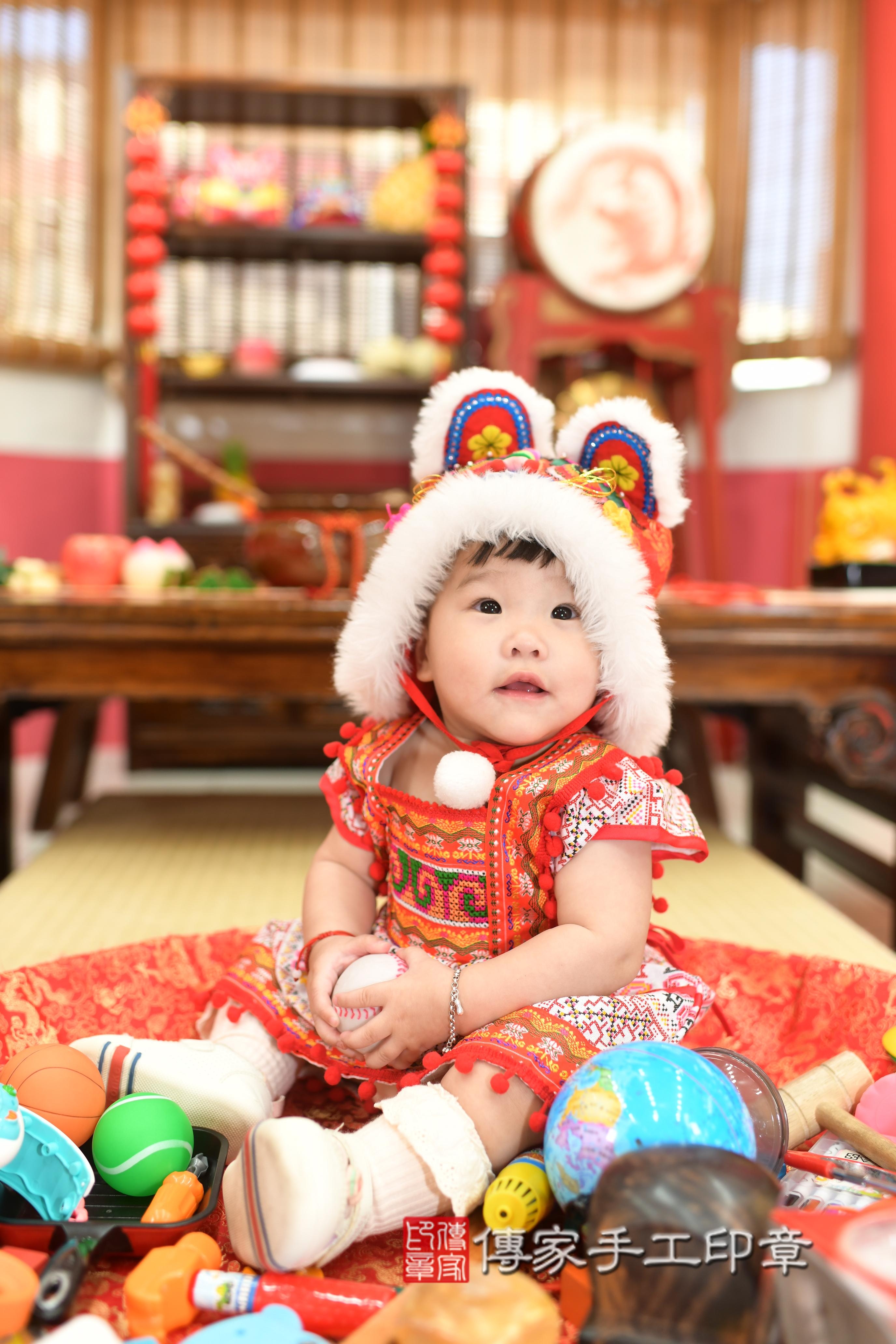 傳家手工印章高雄店、抓周、度脺、中國風會場、傳家嬰兒古禮、吉祥話、抓周道具物品24種、拍照。抓周證書。寶寶抓周、滿周歲、生日快樂、祝福