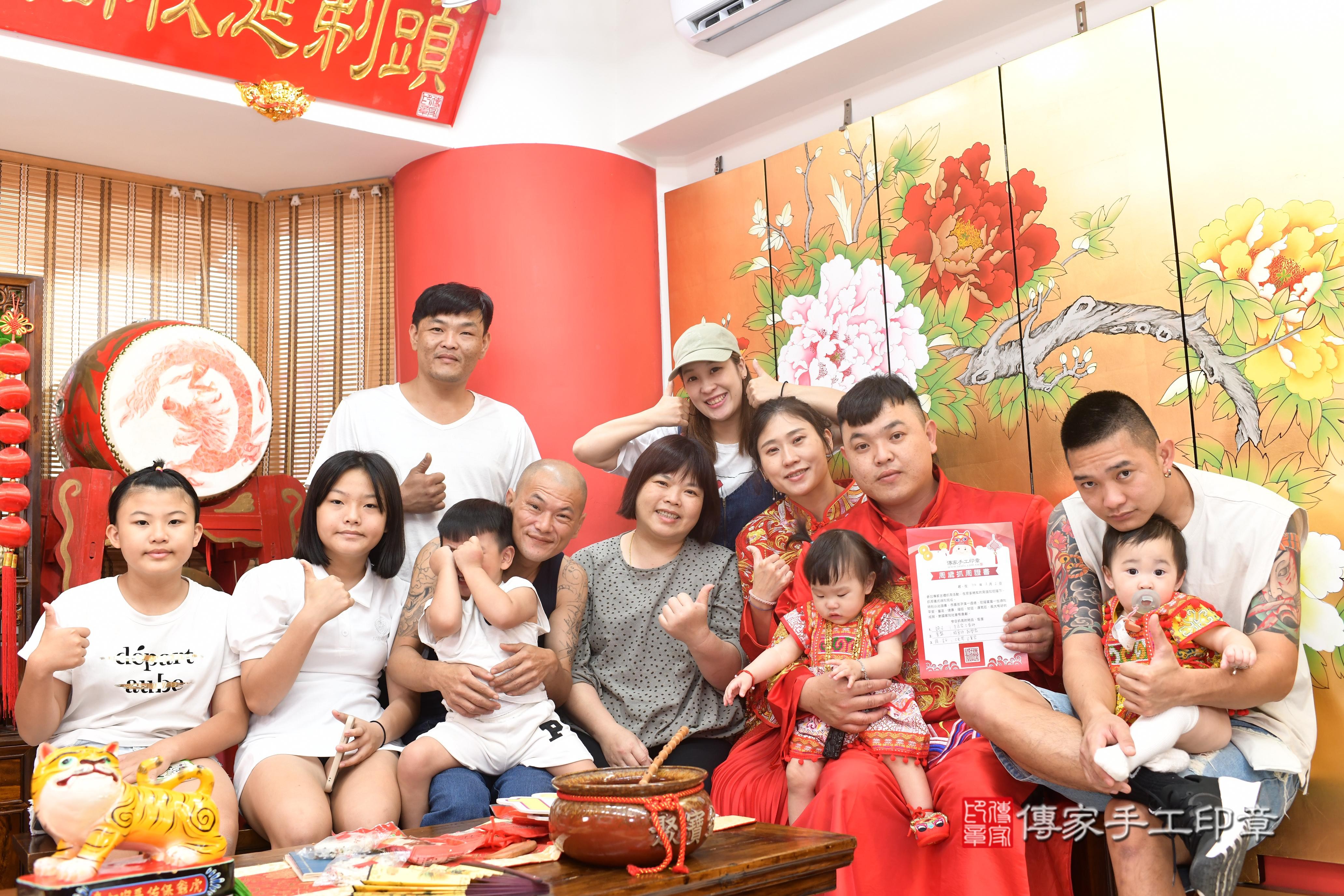 傳家手工印章高雄店、抓周、度脺、中國風會場、傳家嬰兒古禮、吉祥話、抓周道具物品24種、拍照。抓周證書。寶寶抓周、滿周歲、生日快樂、祝福