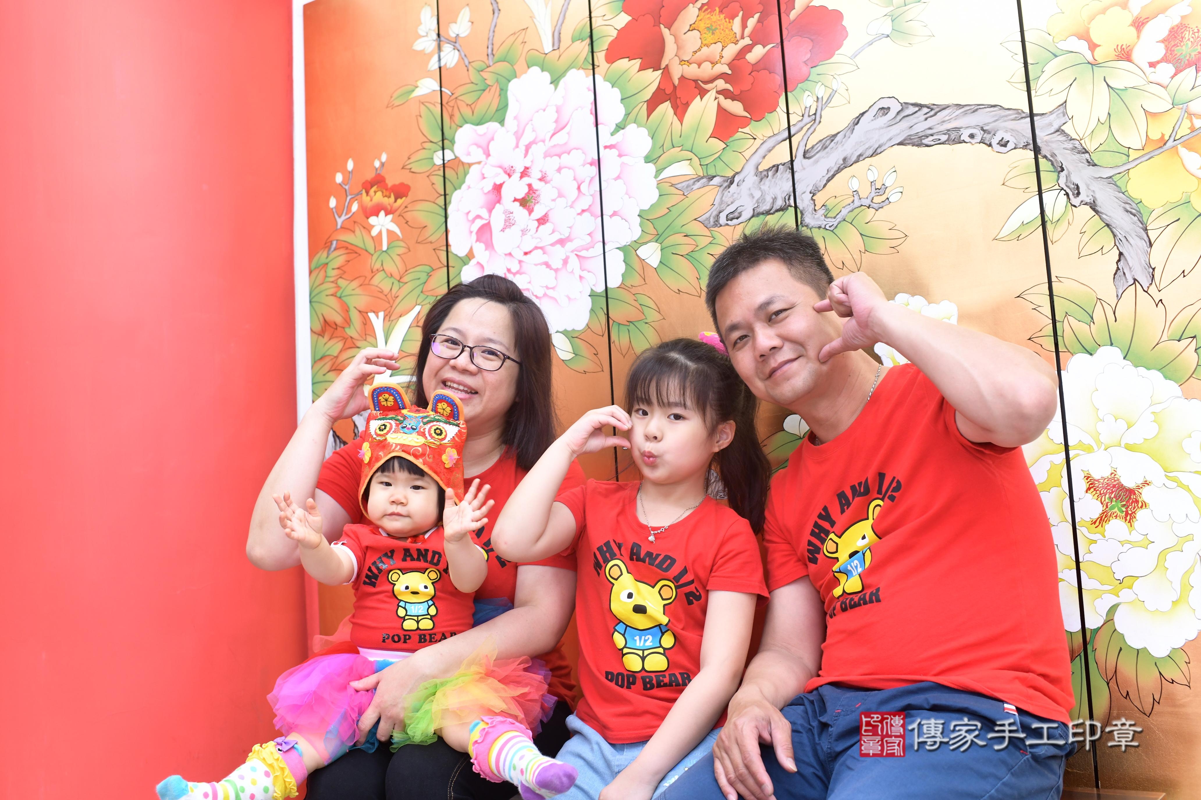 傳家手工印章高雄店、抓周、度脺、中國風會場、傳家嬰兒古禮、吉祥話、抓周道具物品24種、拍照。抓周證書。寶寶抓周、滿周歲、生日快樂、祝福