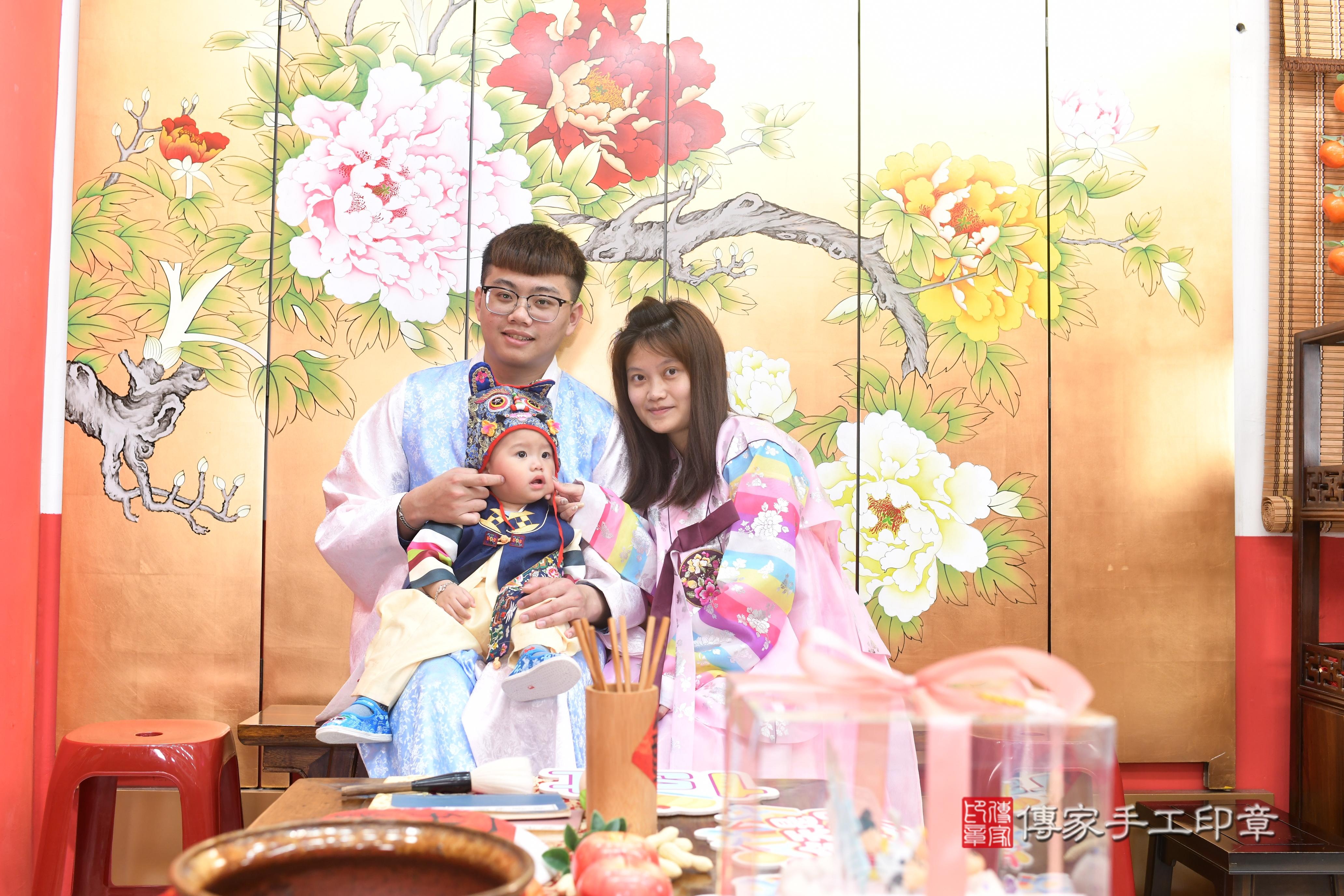 傳家手工印章高雄店、抓周、度脺、中國風會場、傳家嬰兒古禮、吉祥話、抓周道具物品24種、拍照。抓周證書。寶寶抓周、滿周歲、生日快樂、祝福