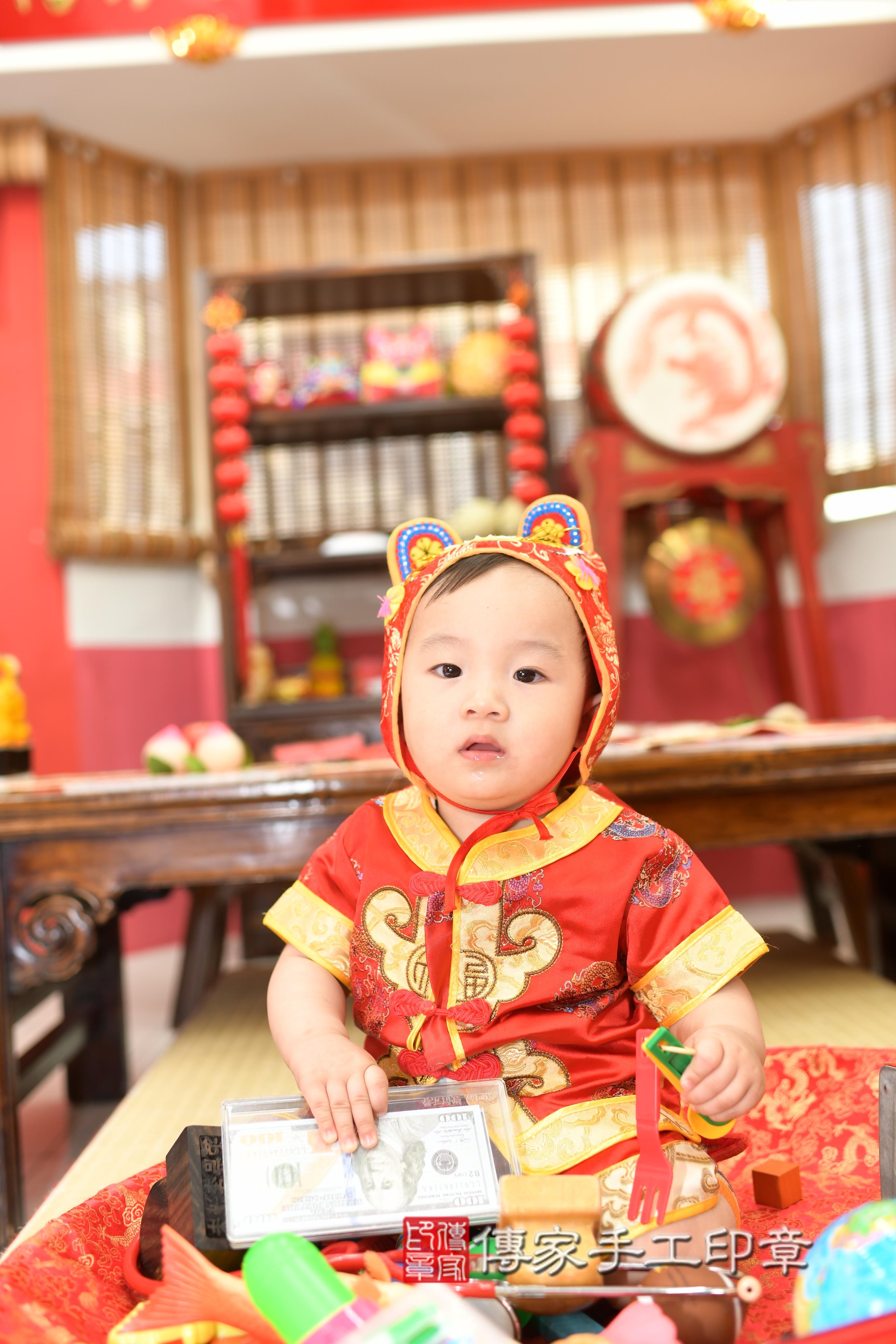 傳家手工印章高雄店、抓周、度脺、中國風會場、傳家嬰兒古禮、吉祥話、抓周道具物品24種、拍照。抓周證書。寶寶抓周、滿周歲、生日快樂、祝福
