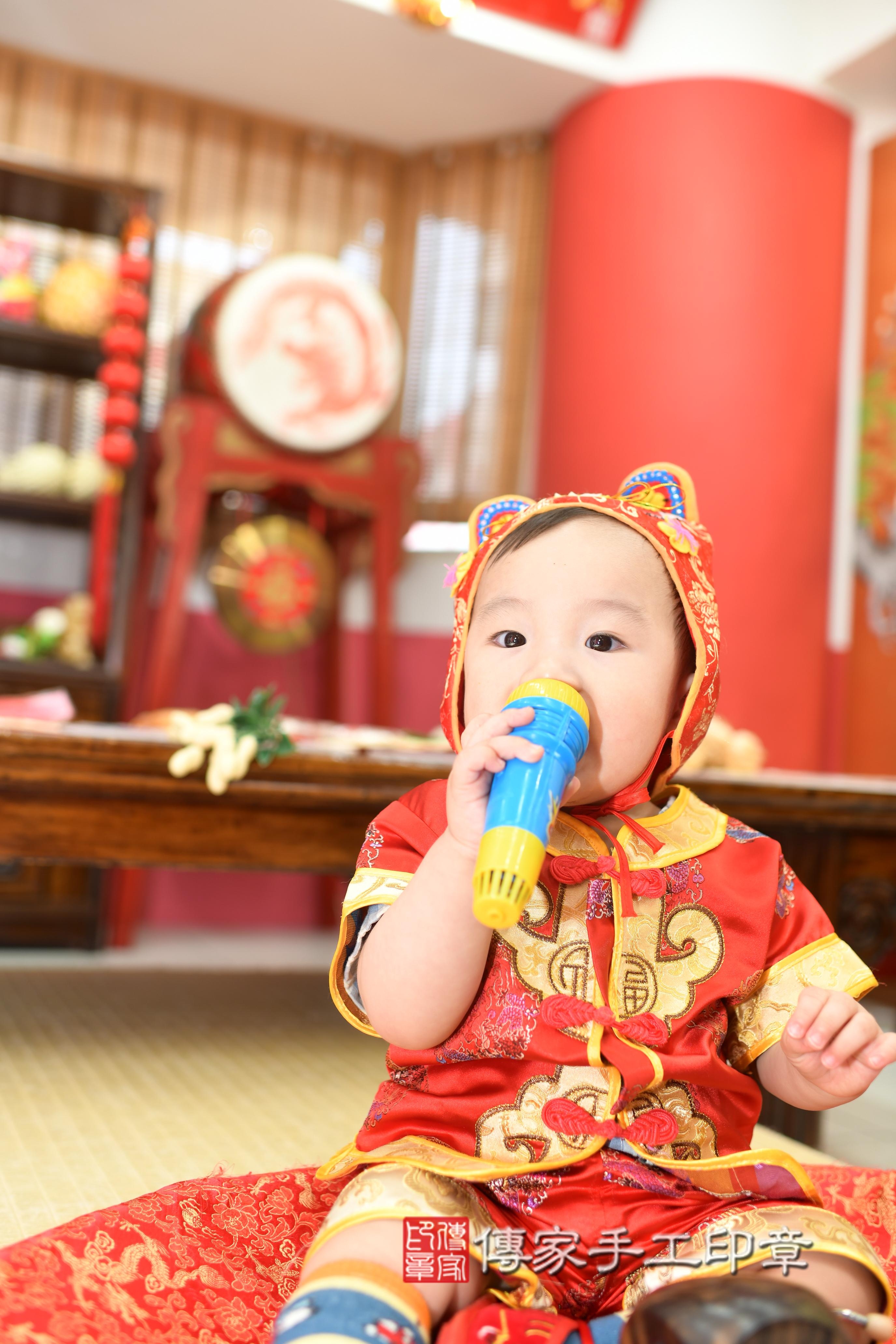 傳家手工印章高雄店、抓周、度脺、中國風會場、傳家嬰兒古禮、吉祥話、抓周道具物品24種、拍照。抓周證書。寶寶抓周、滿周歲、生日快樂、祝福