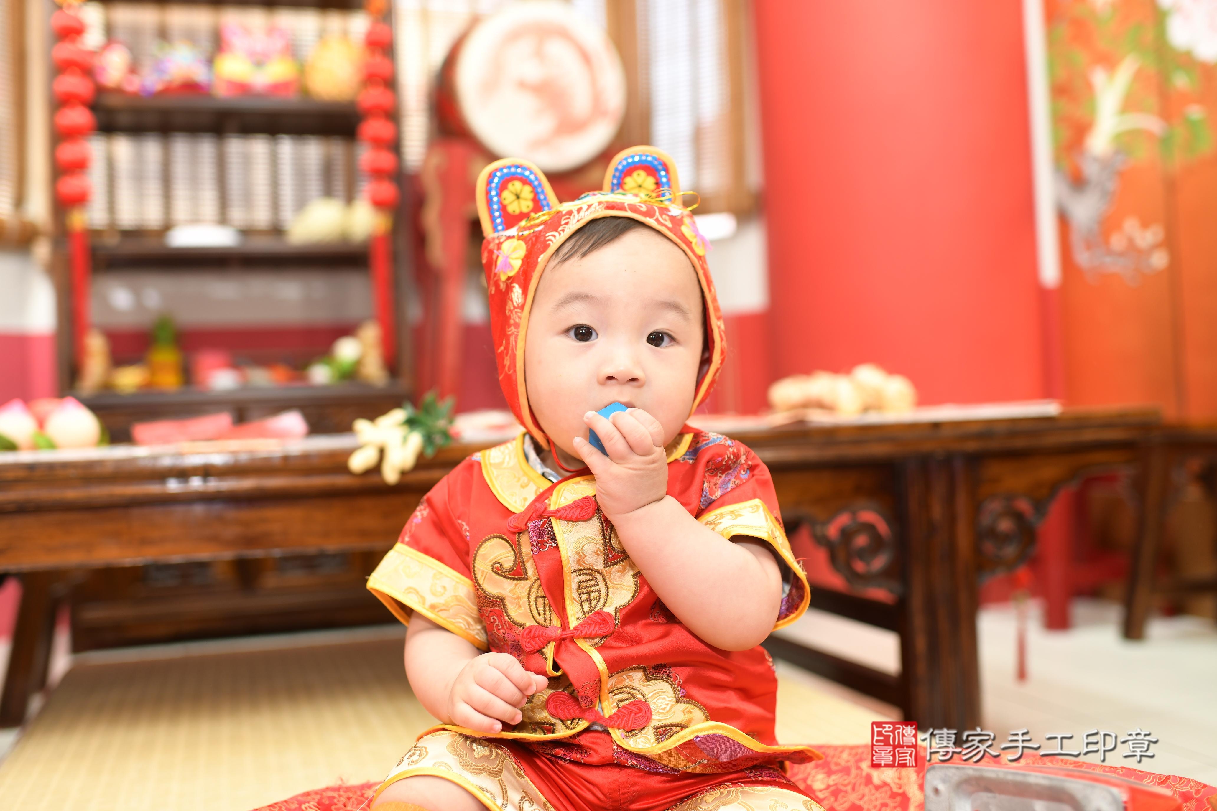傳家手工印章高雄店、抓周、度脺、中國風會場、傳家嬰兒古禮、吉祥話、抓周道具物品24種、拍照。抓周證書。寶寶抓周、滿周歲、生日快樂、祝福.jpg