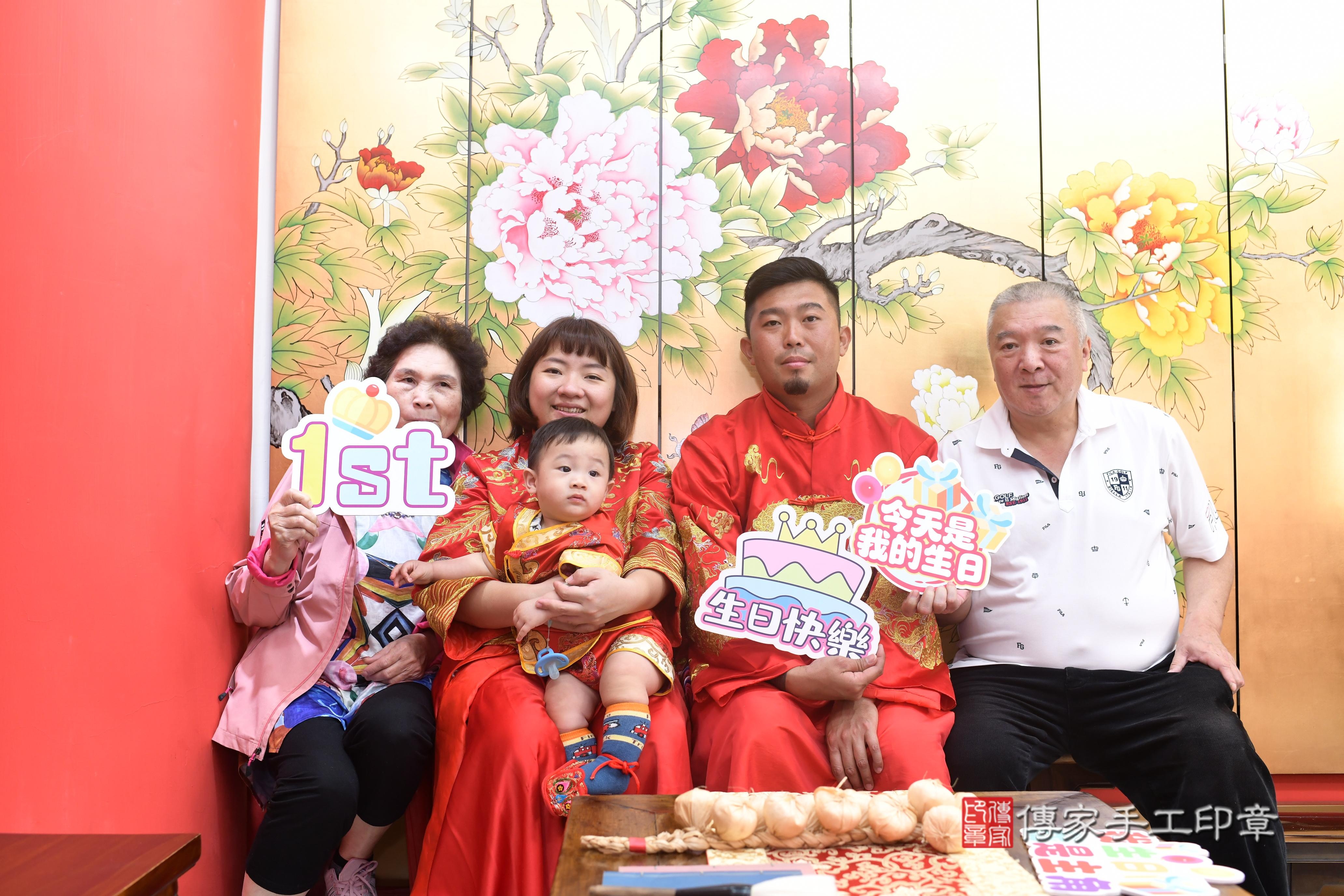 傳家手工印章高雄店、抓周、度脺、中國風會場、傳家嬰兒古禮、吉祥話、抓周道具物品24種、拍照。抓周證書。寶寶抓周、滿周歲、生日快樂、祝福