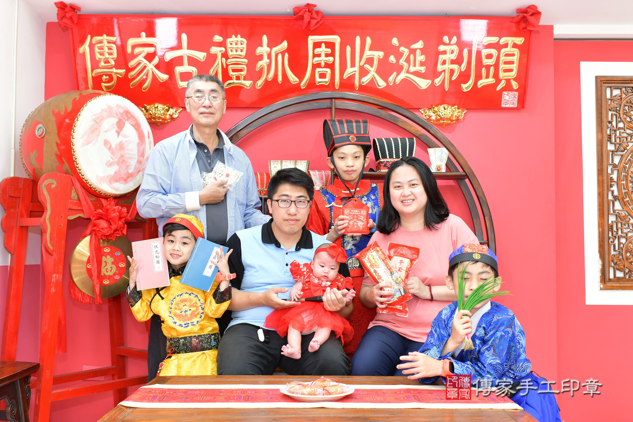 台中市北區小玹寶寶收涎推薦：傳家台中店收涎中國風會場，嬰兒古禮收涎收口水流程儀式、收涎吉祥話、收涎餅乾、收涎拍照。收涎證書。2025.3.9，照片16