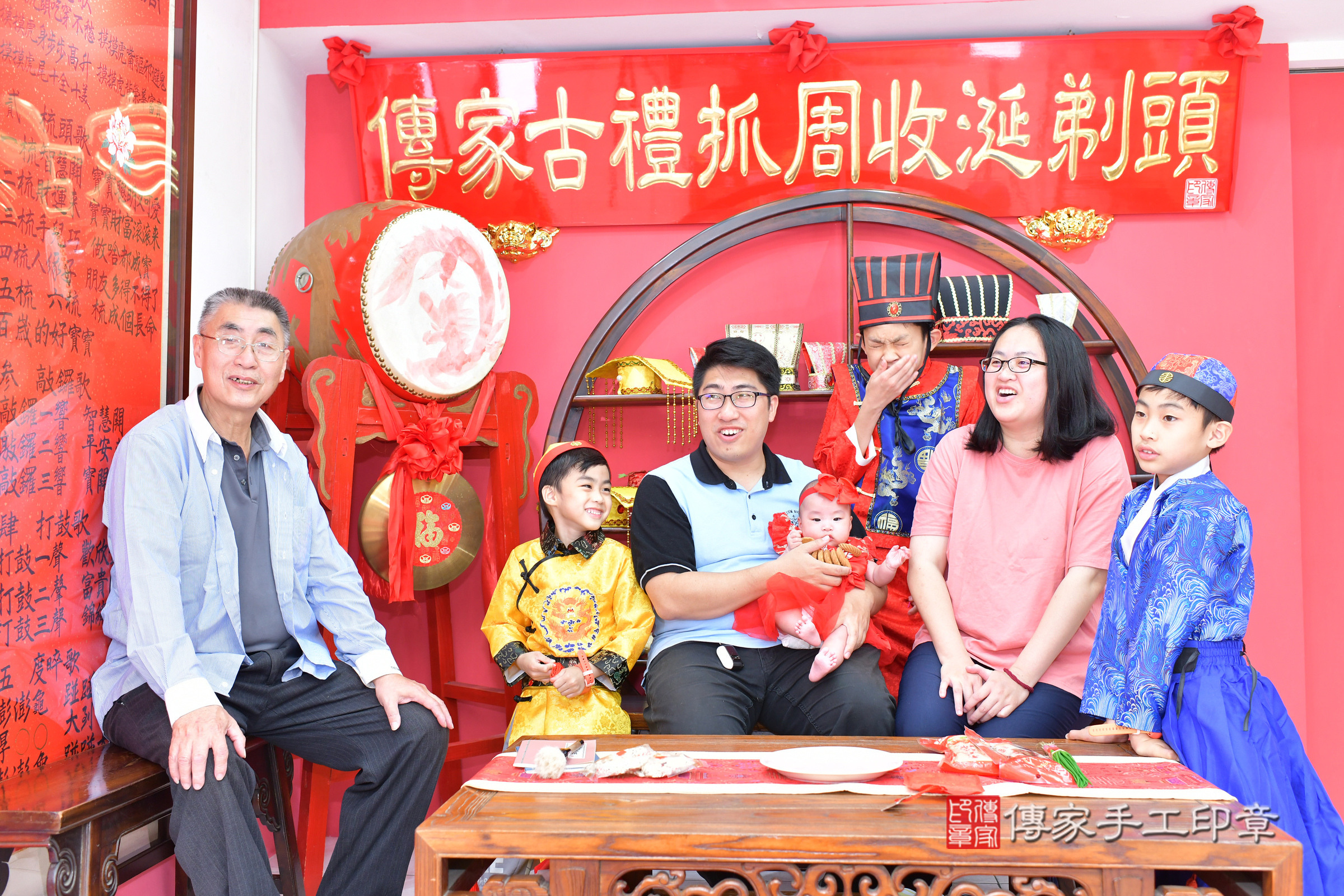 台中市北區小玹寶寶收涎推薦：傳家台中店收涎中國風會場，嬰兒古禮收涎收口水流程儀式、收涎吉祥話、收涎餅乾、收涎拍照。收涎證書。2025.3.9，照片11