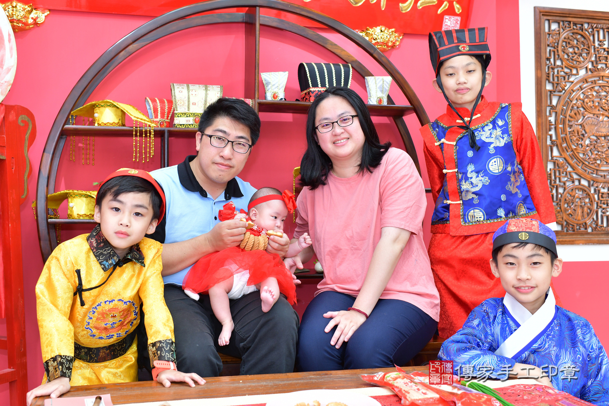 台中市北區小玹寶寶收涎推薦：傳家台中店收涎中國風會場，嬰兒古禮收涎收口水流程儀式、收涎吉祥話、收涎餅乾、收涎拍照。收涎證書。2025.3.9，照片28