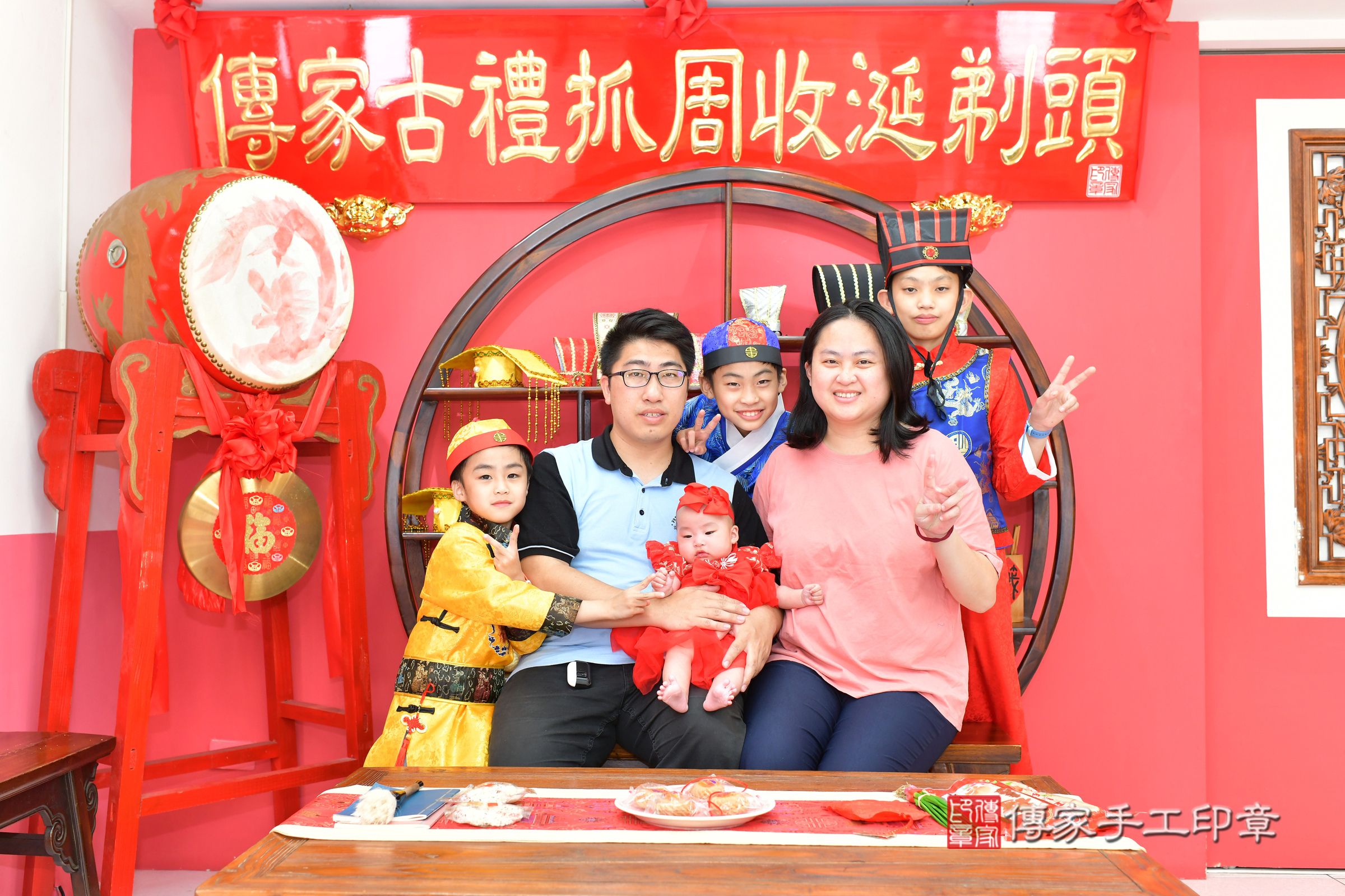 台中市北區小玹寶寶收涎推薦：傳家台中店收涎中國風會場，嬰兒古禮收涎收口水流程儀式、收涎吉祥話、收涎餅乾、收涎拍照。收涎證書。2025.3.9，照片4