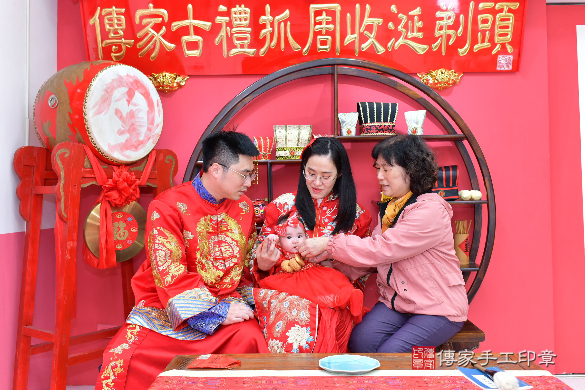 台中市北區彤彤寶寶收涎推薦：傳家台中店收涎中國風會場，嬰兒古禮收涎收口水流程儀式、收涎吉祥話、收涎餅乾、收涎拍照。收涎證書。2025.3.6，照片17