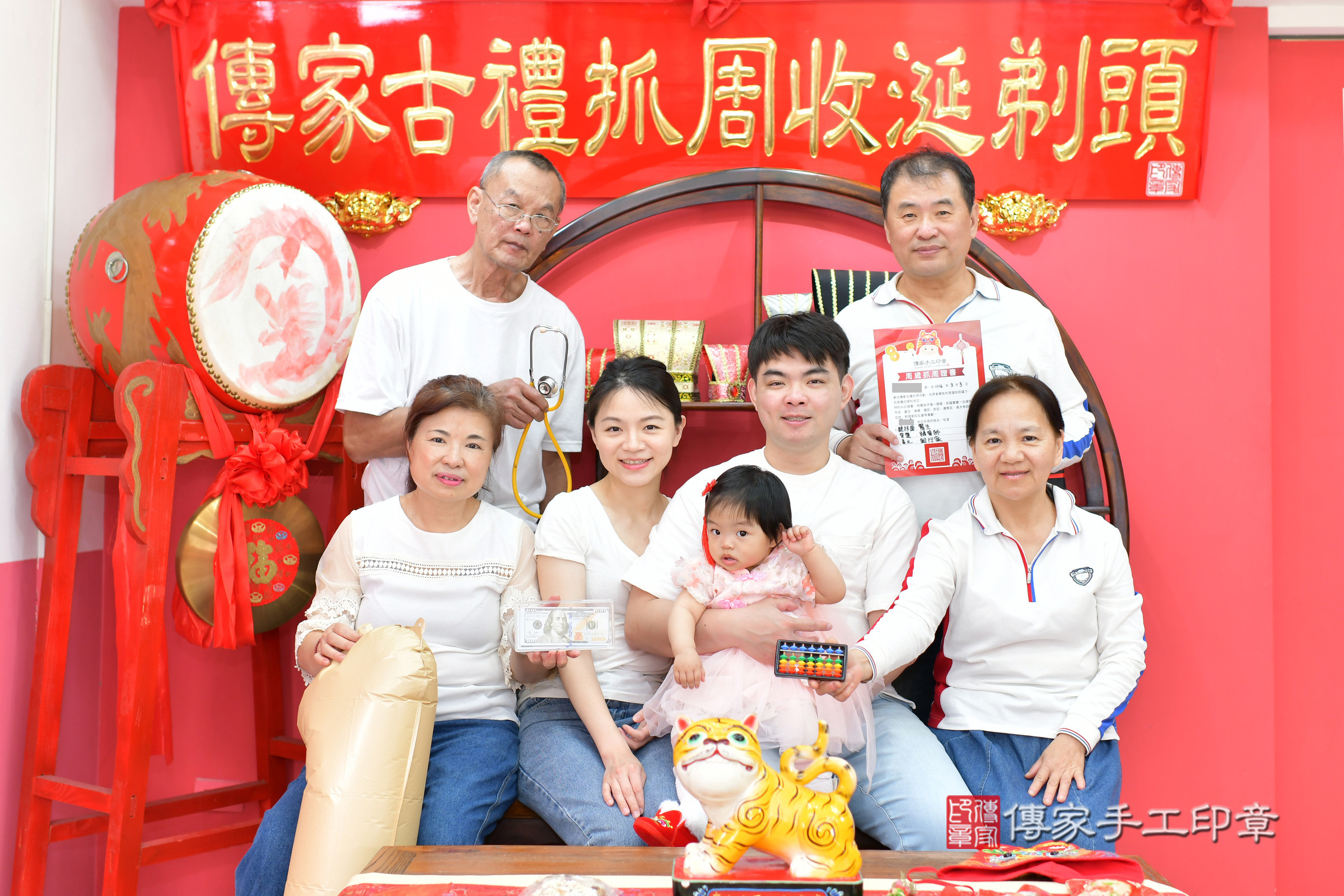 台中市北區小婕寶寶抓周推薦：傳家台中店抓周度脺中國風會場，嬰兒古禮抓周流程儀式吉祥話、抓周道具物品24種、拍照。抓周證書。2025.3.3，照片15