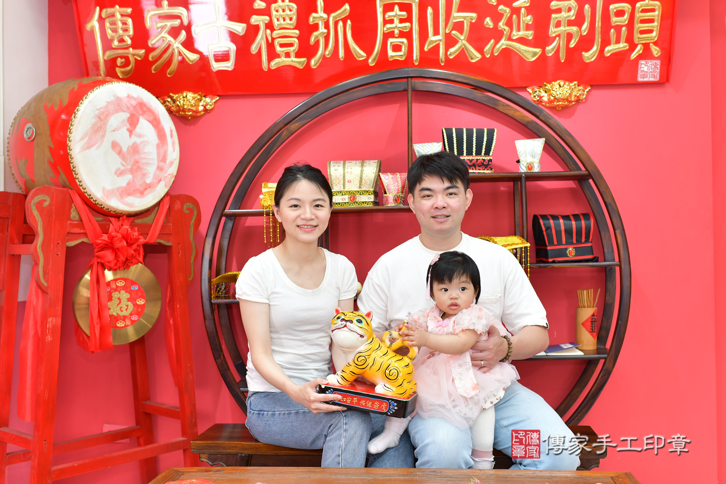 台中市北區小婕寶寶抓周推薦：傳家台中店抓周度脺中國風會場，嬰兒古禮抓周流程儀式吉祥話、抓周道具物品24種、拍照。抓周證書。2025.3.3，照片12