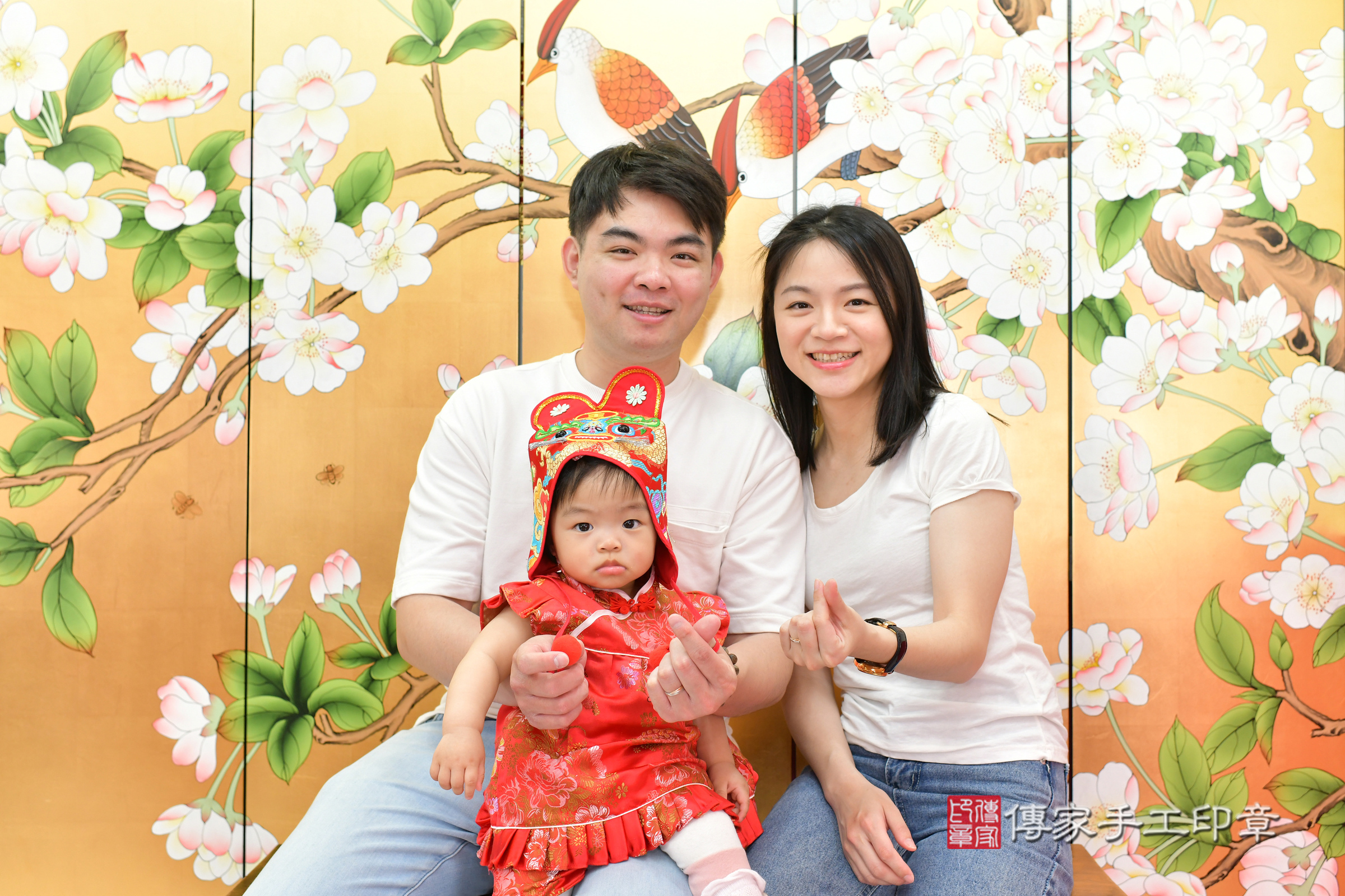 台中市北區小婕寶寶抓周推薦：傳家台中店抓周度脺中國風會場，嬰兒古禮抓周流程儀式吉祥話、抓周道具物品24種、拍照。抓周證書。2025.3.3，照片3