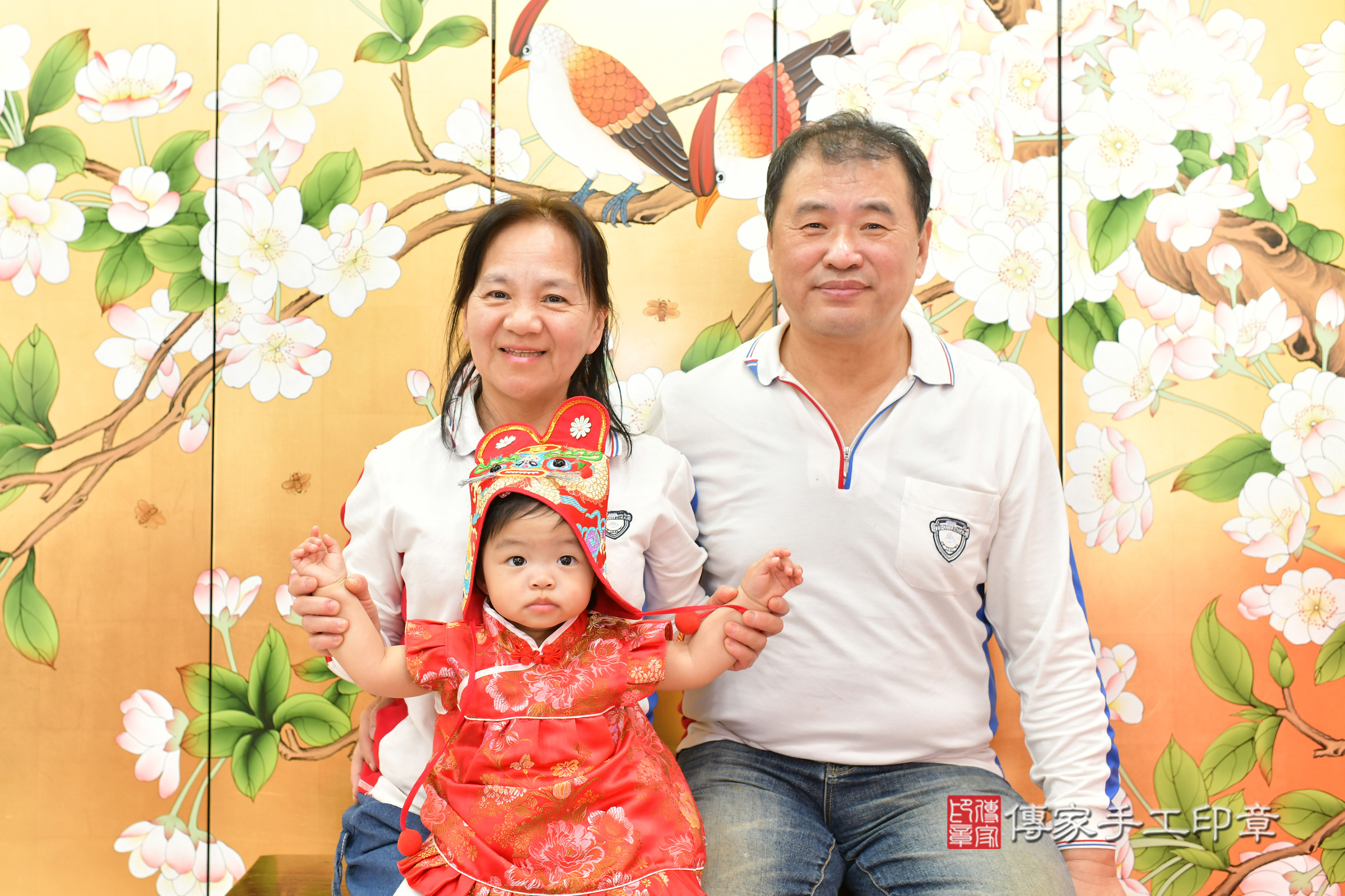台中市北區小婕寶寶抓周推薦：傳家台中店抓周度脺中國風會場，嬰兒古禮抓周流程儀式吉祥話、抓周道具物品24種、拍照。抓周證書。2025.3.3，照片5