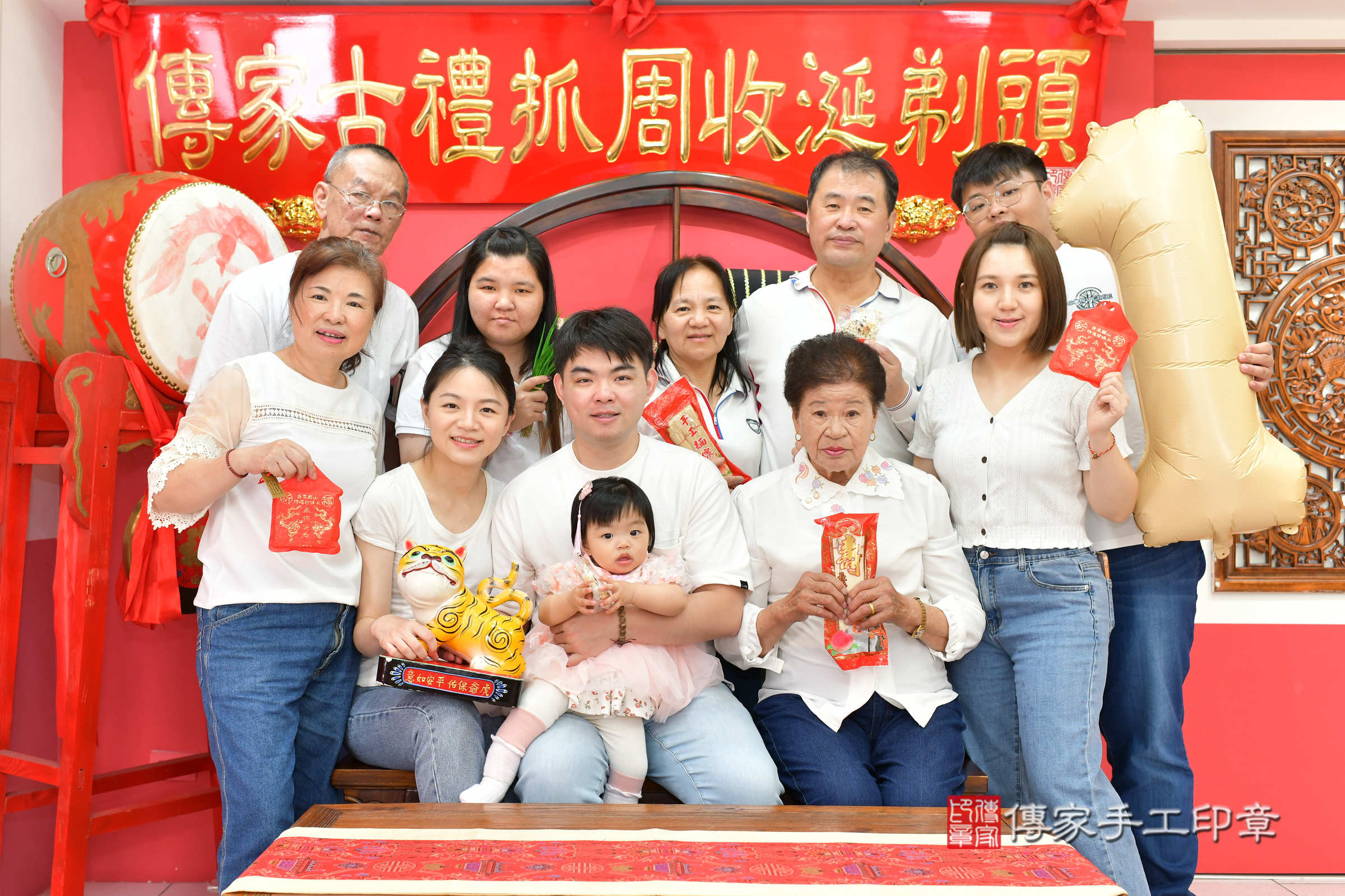 台中市北區小婕寶寶抓周推薦：傳家台中店抓周度脺中國風會場，嬰兒古禮抓周流程儀式吉祥話、抓周道具物品24種、拍照。抓周證書。2025.3.3，照片13