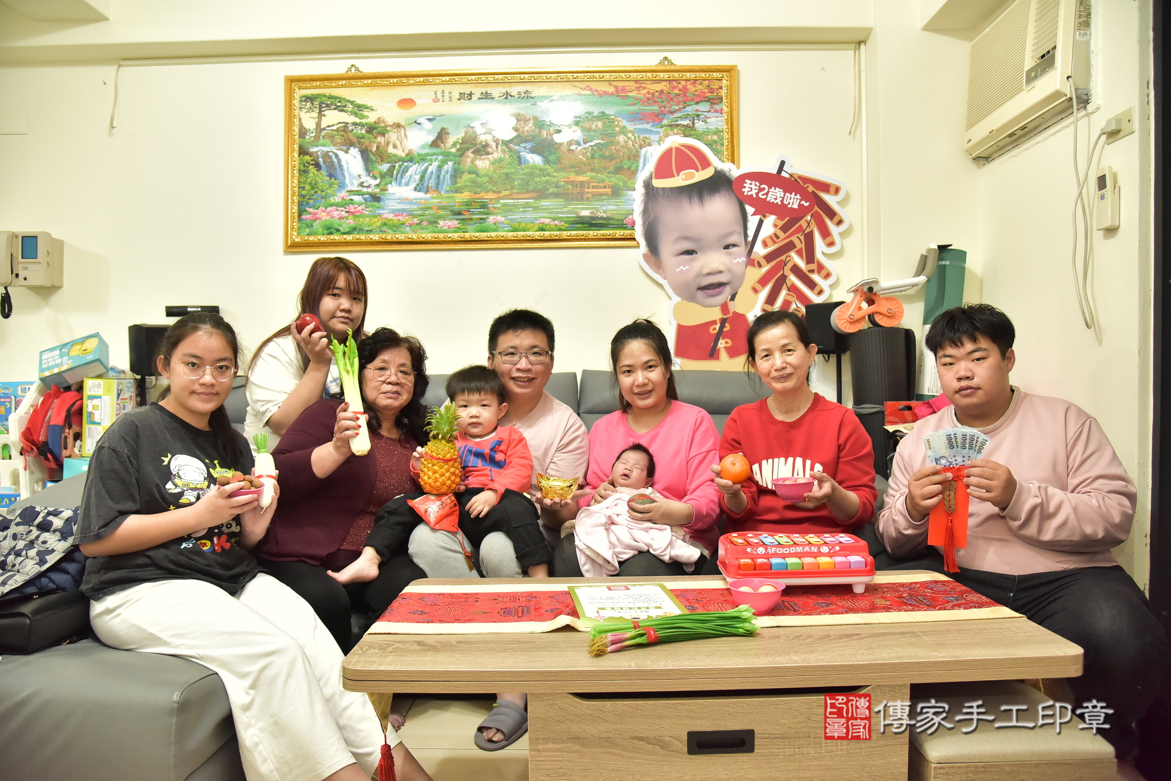 小樂寶寶(台北市南港區到府嬰兒小樂寶寶滿月剃頭理髮、到府嬰兒剃胎毛儀式吉祥話)。到府剃頭剃胎毛主持、專業拍照、證書。★購買「臍帶章、肚臍章、胎毛筆刷印章」贈送：剃頭、收涎、抓周，三選一。2025.2.15，照片11