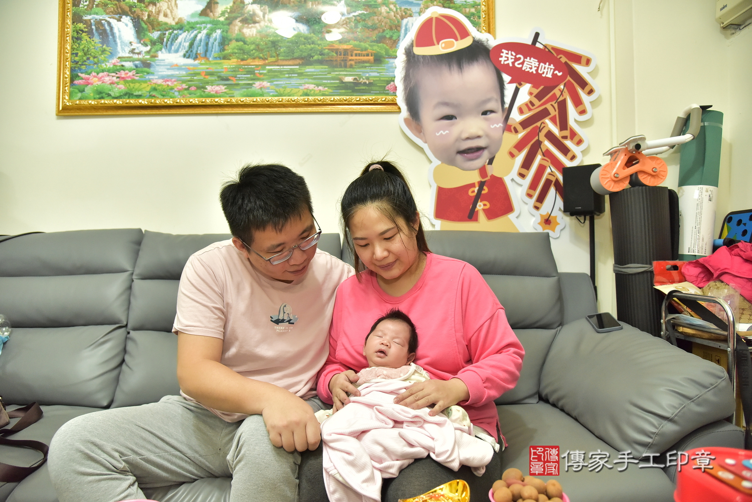 小樂寶寶(台北市南港區到府嬰兒小樂寶寶滿月剃頭理髮、到府嬰兒剃胎毛儀式吉祥話)。到府剃頭剃胎毛主持、專業拍照、證書。★購買「臍帶章、肚臍章、胎毛筆刷印章」贈送：剃頭、收涎、抓周，三選一。2025.2.15，照片3