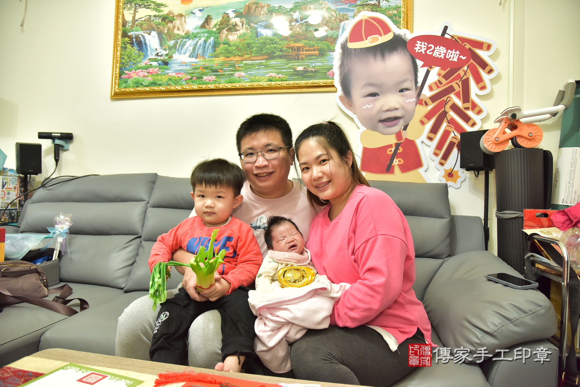 小樂寶寶(台北市南港區到府嬰兒小樂寶寶滿月剃頭理髮、到府嬰兒剃胎毛儀式吉祥話)。到府剃頭剃胎毛主持、專業拍照、證書。★購買「臍帶章、肚臍章、胎毛筆刷印章」贈送：剃頭、收涎、抓周，三選一。2025.2.15，照片10